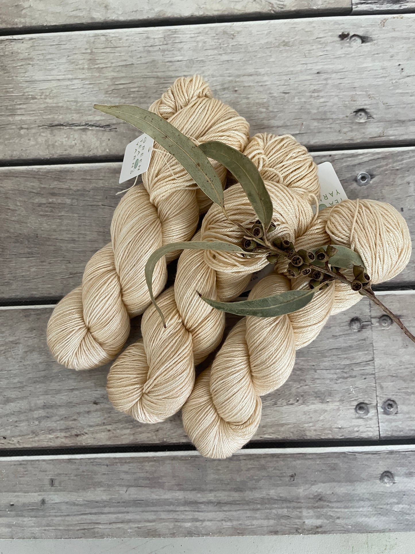 Pale Gold - 4ply/fingering - silk and merino yarn - Jasmine 4