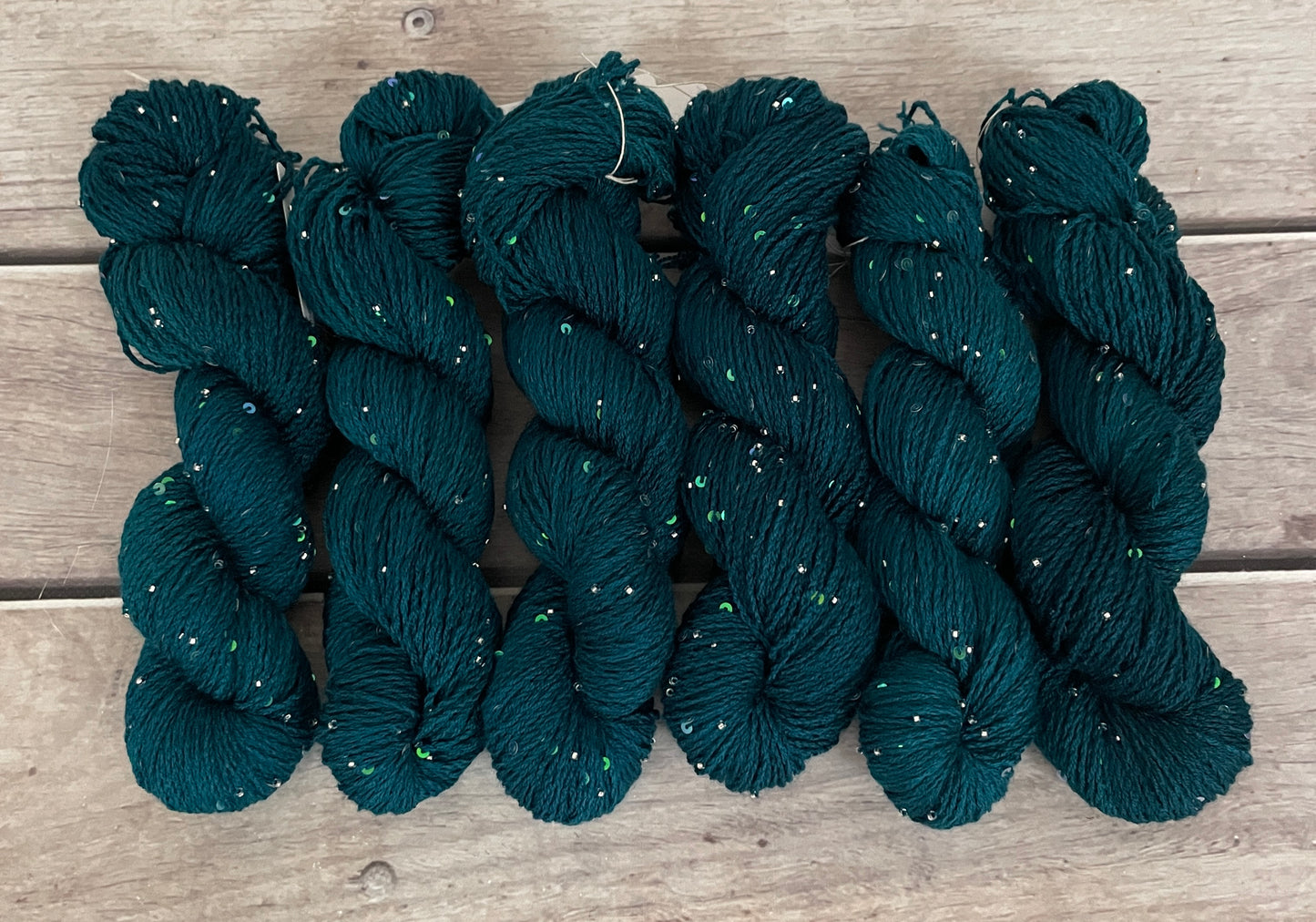 Vintage Button on merino bead and sequins - Yuja 8ply