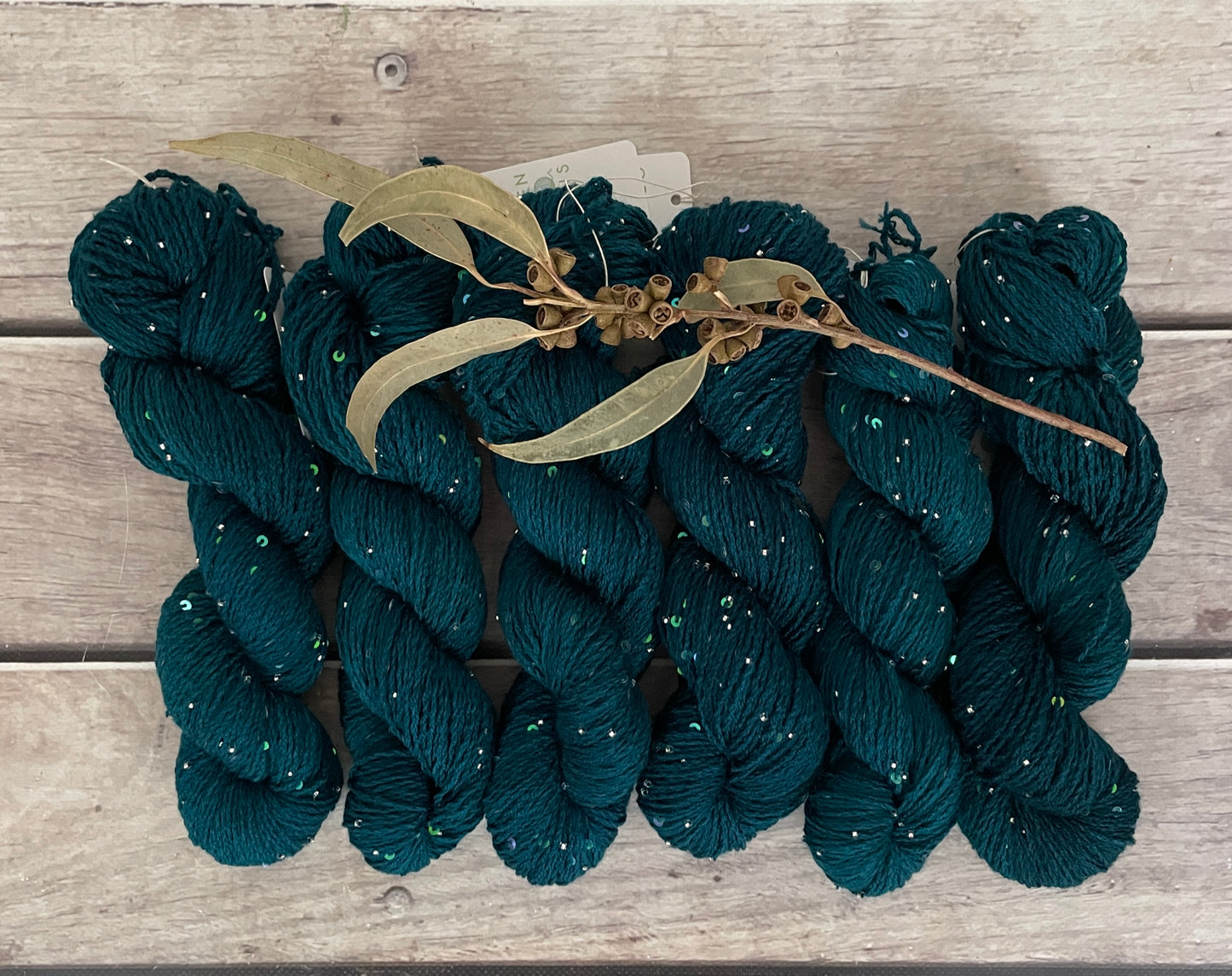 Vintage Button on merino bead and sequins - Yuja 8ply