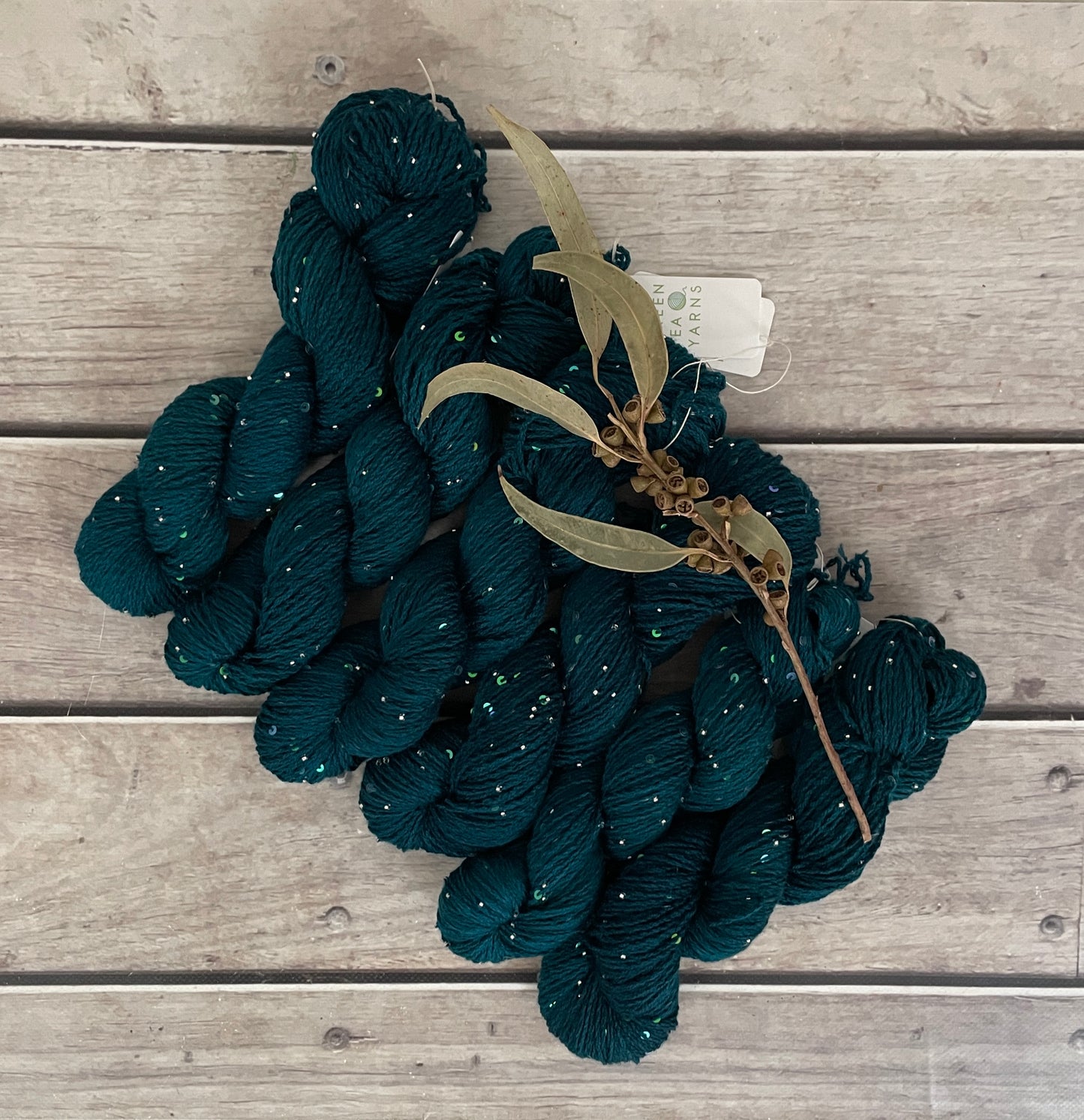 Vintage Button on merino bead and sequins - Yuja 8ply