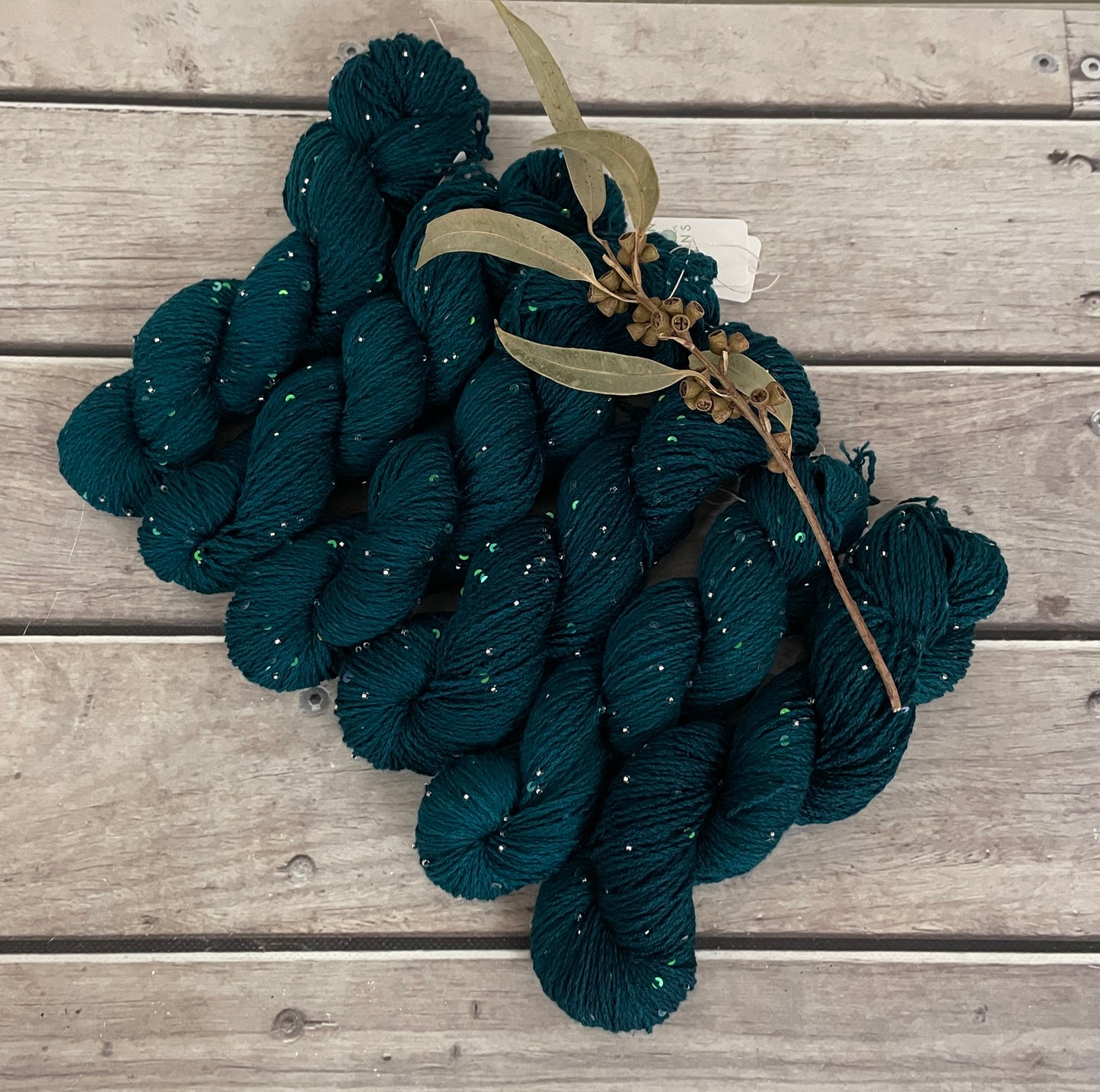 Vintage Button on merino bead and sequins - Yuja 8ply