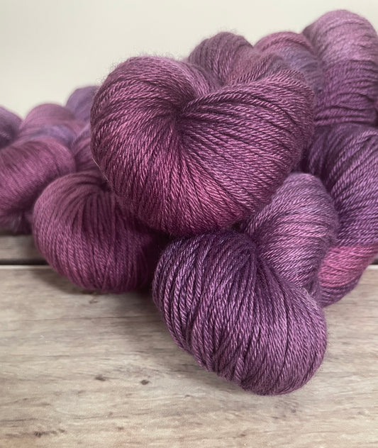 Damson - 4ply/fingering - silk and merino yarn - Jasmine 4