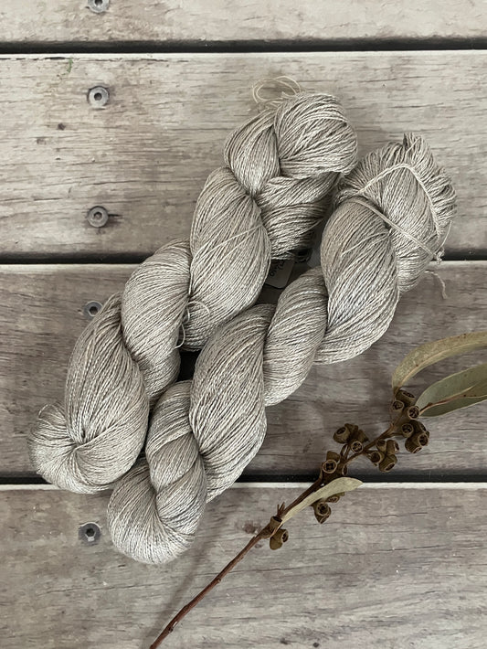 Oysters on the Bay- light - 3 Ply Mulberry Silk - Ginseng hl