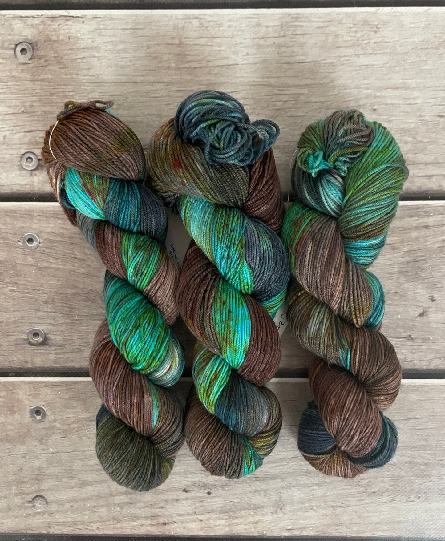 Flash of Brilliance ooak - sock yarn in merino and nylon - Darjeeling 4