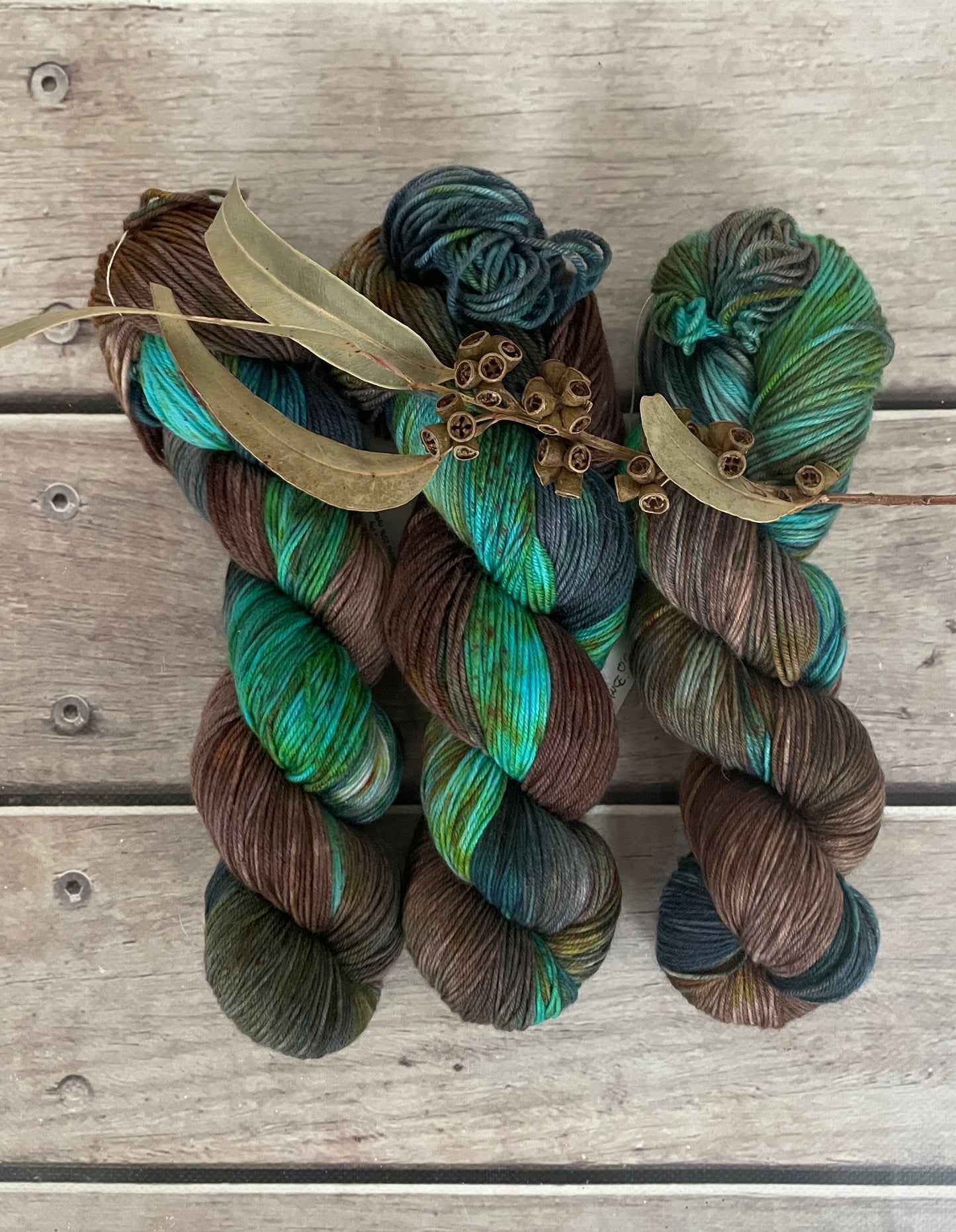 Flash of Brilliance ooak - sock yarn in merino and nylon - Darjeeling 4