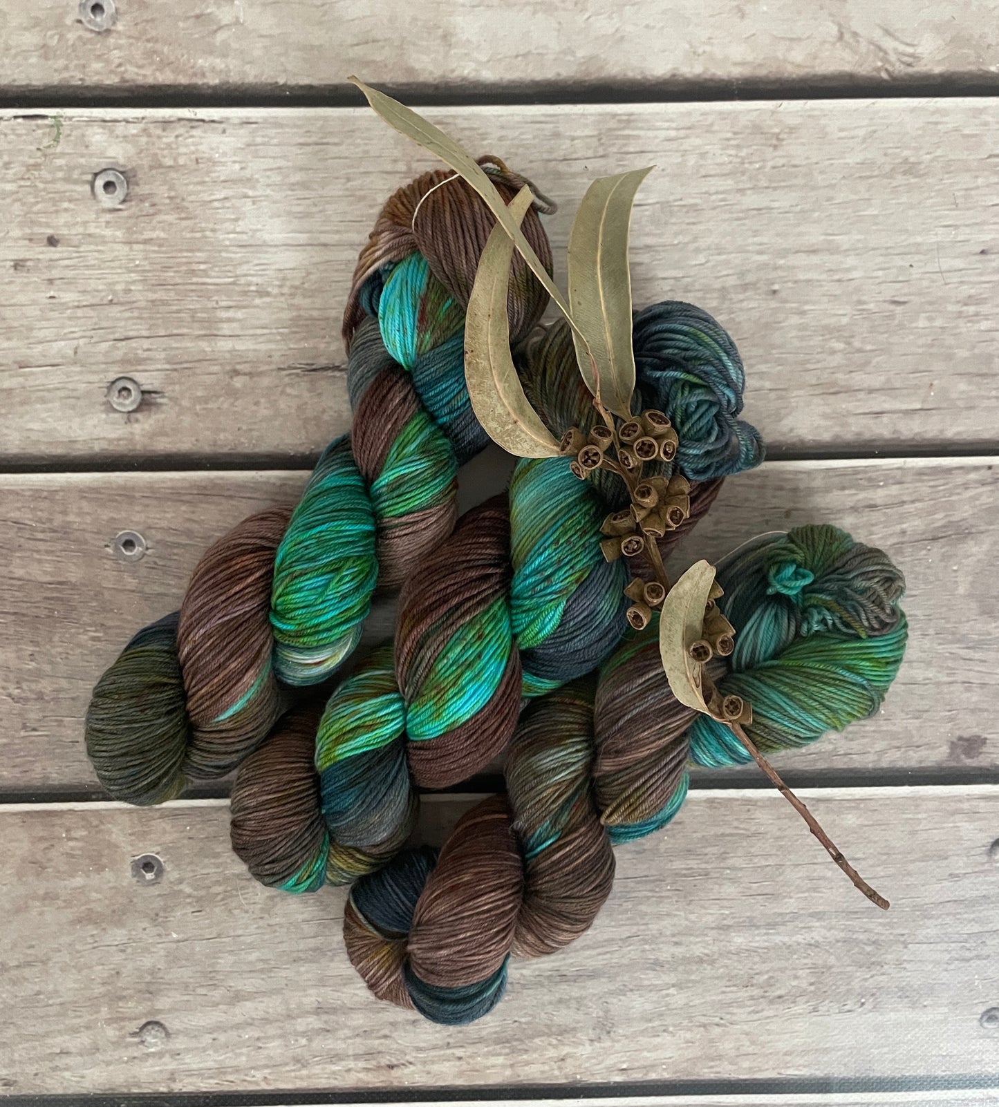 Flash of Brilliance ooak - sock yarn in merino and nylon - Darjeeling 4