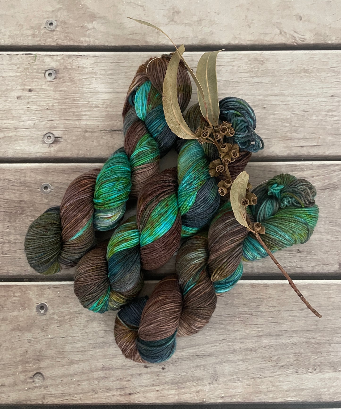 Flash of Brilliance ooak - sock yarn in merino and nylon - Darjeeling 4