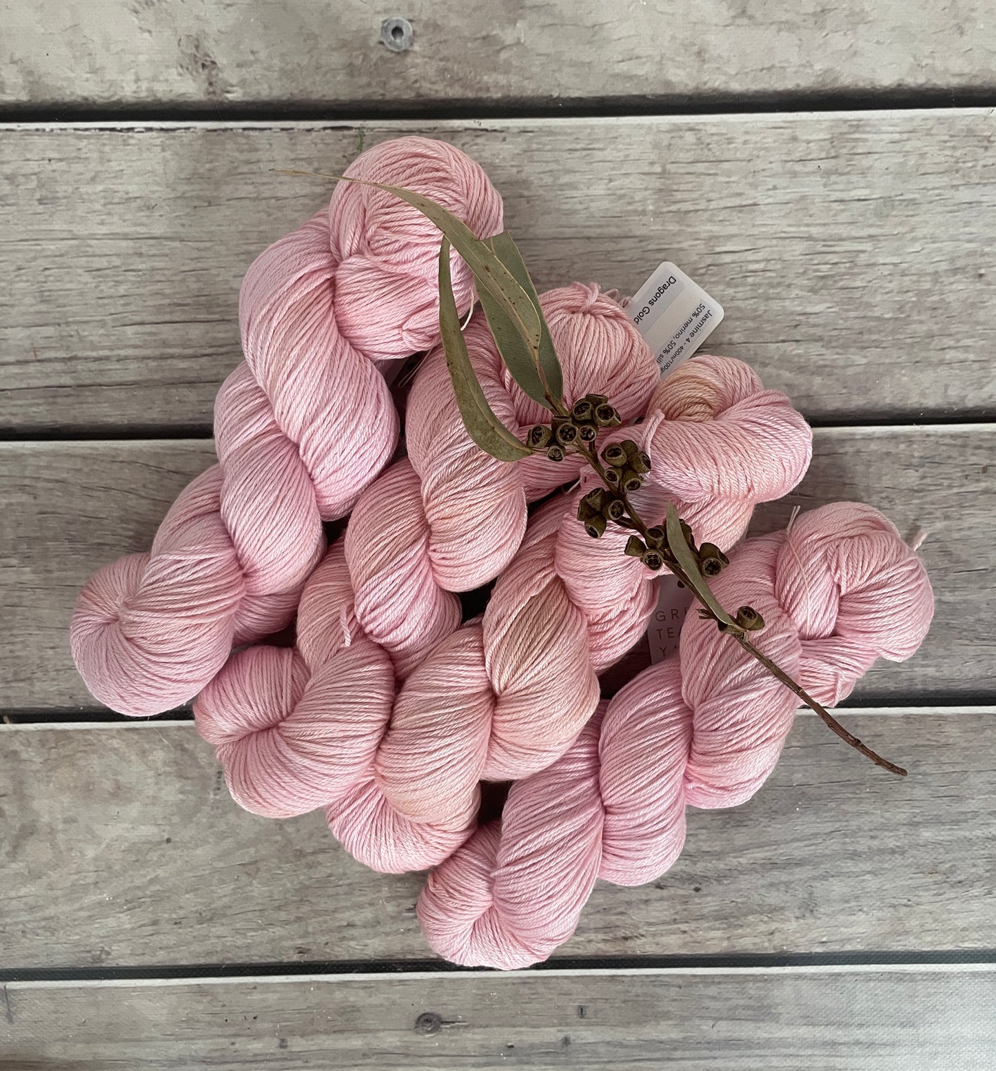 Dragons Gold - light - 4ply/fingering - silk and merino yarn - Jasmine 4