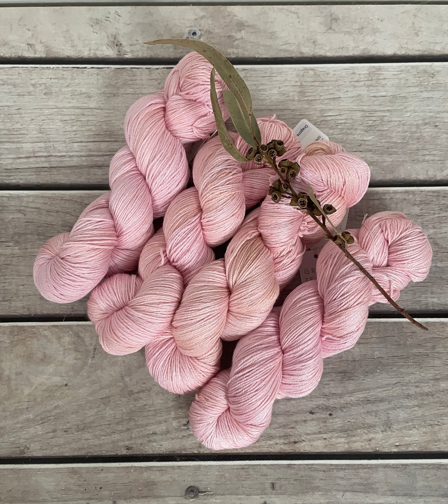 Dragons Gold - light - 4ply/fingering - silk and merino yarn - Jasmine 4