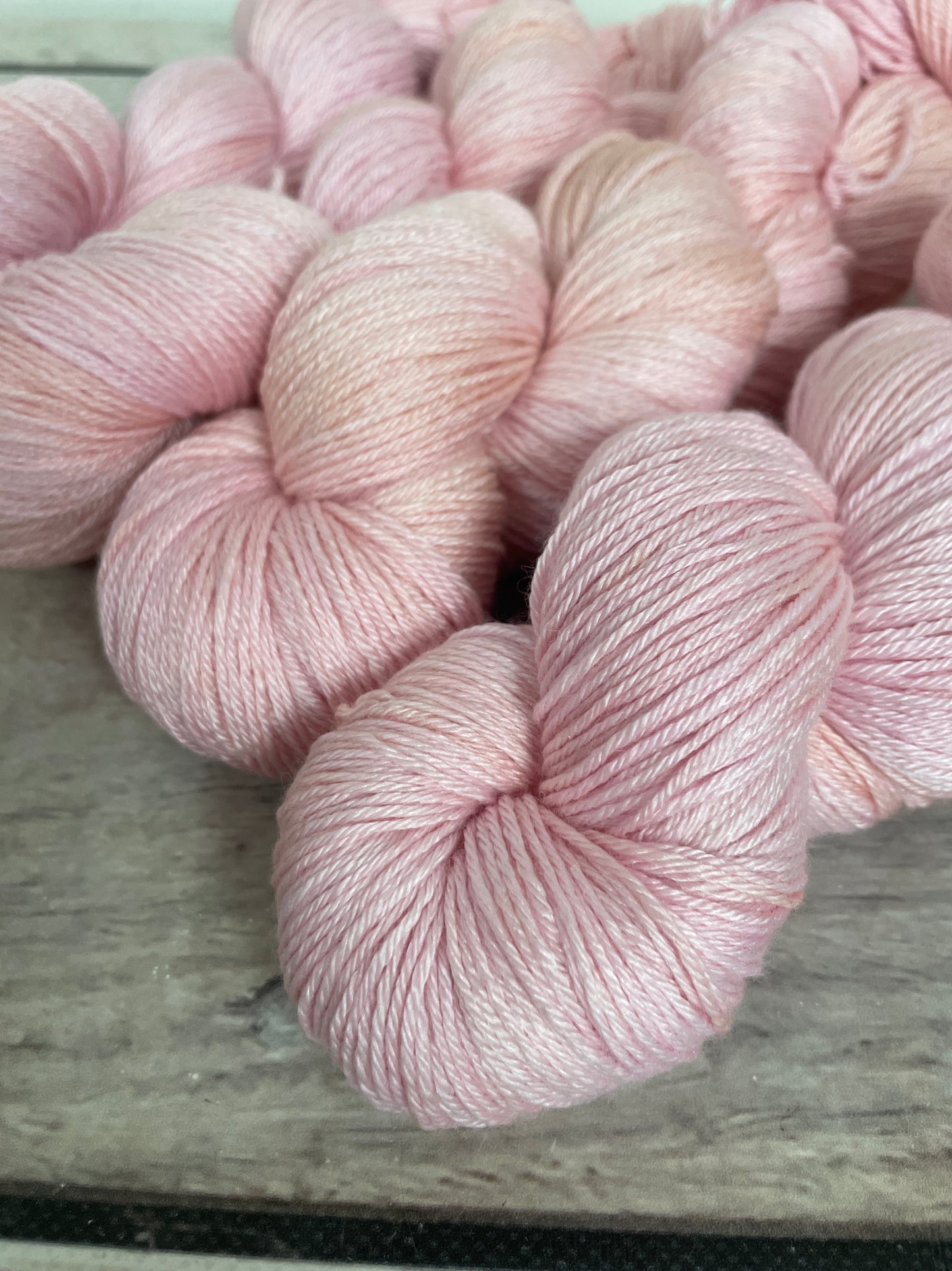 Dragons Gold - light - 4ply/fingering - silk and merino yarn - Jasmine 4