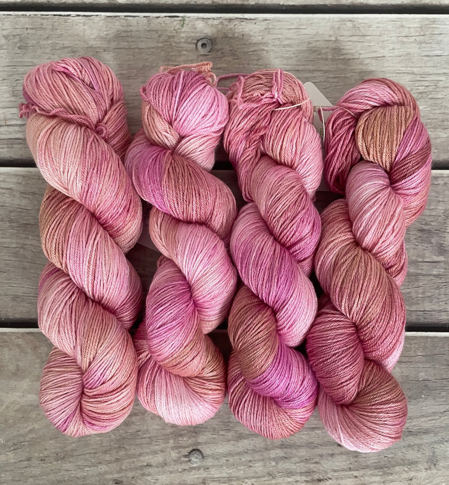 Dragons Gold - 4ply/fingering - silk and merino yarn - Jasmine 4