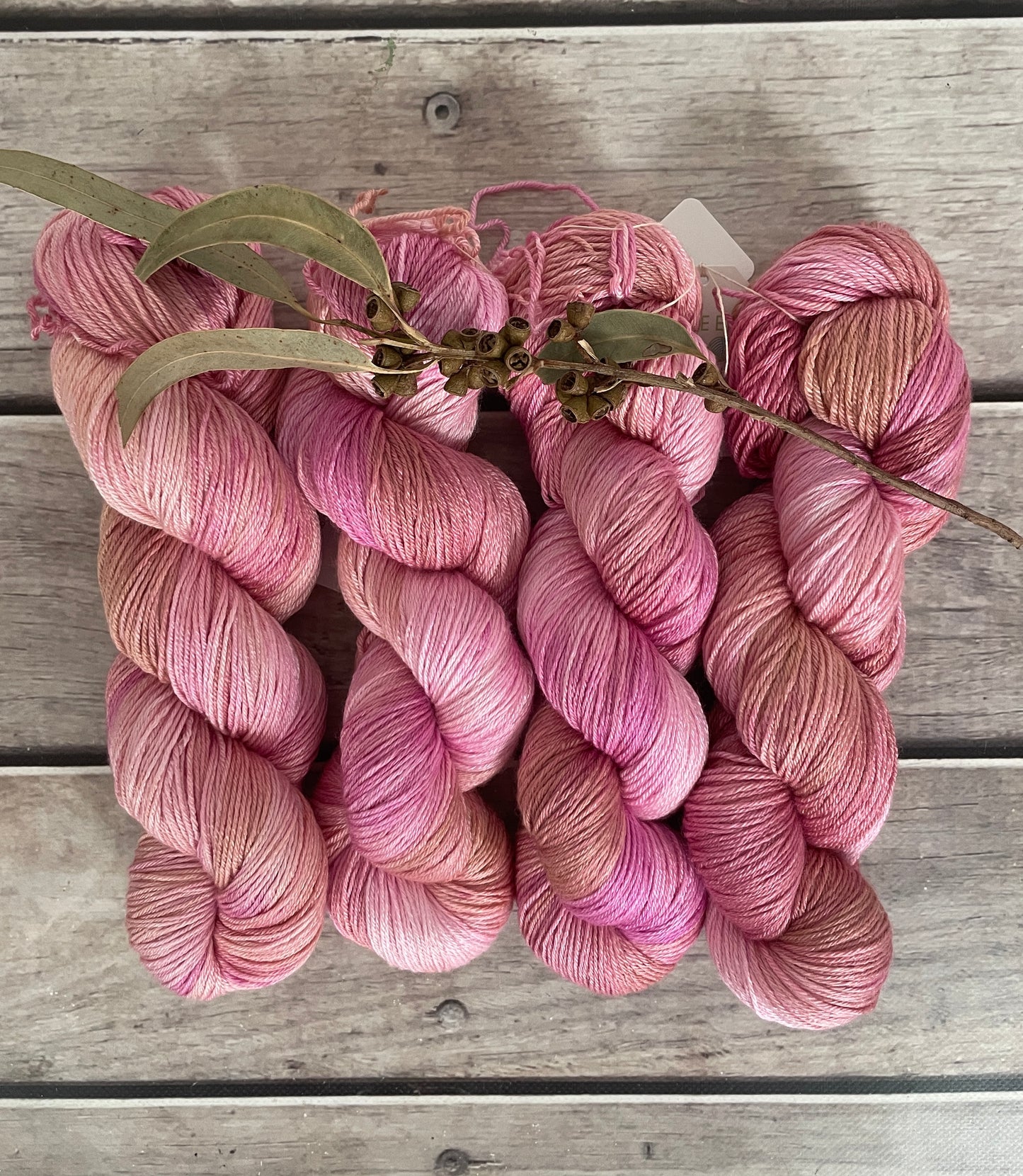 Dragons Gold - 4ply/fingering - silk and merino yarn - Jasmine 4