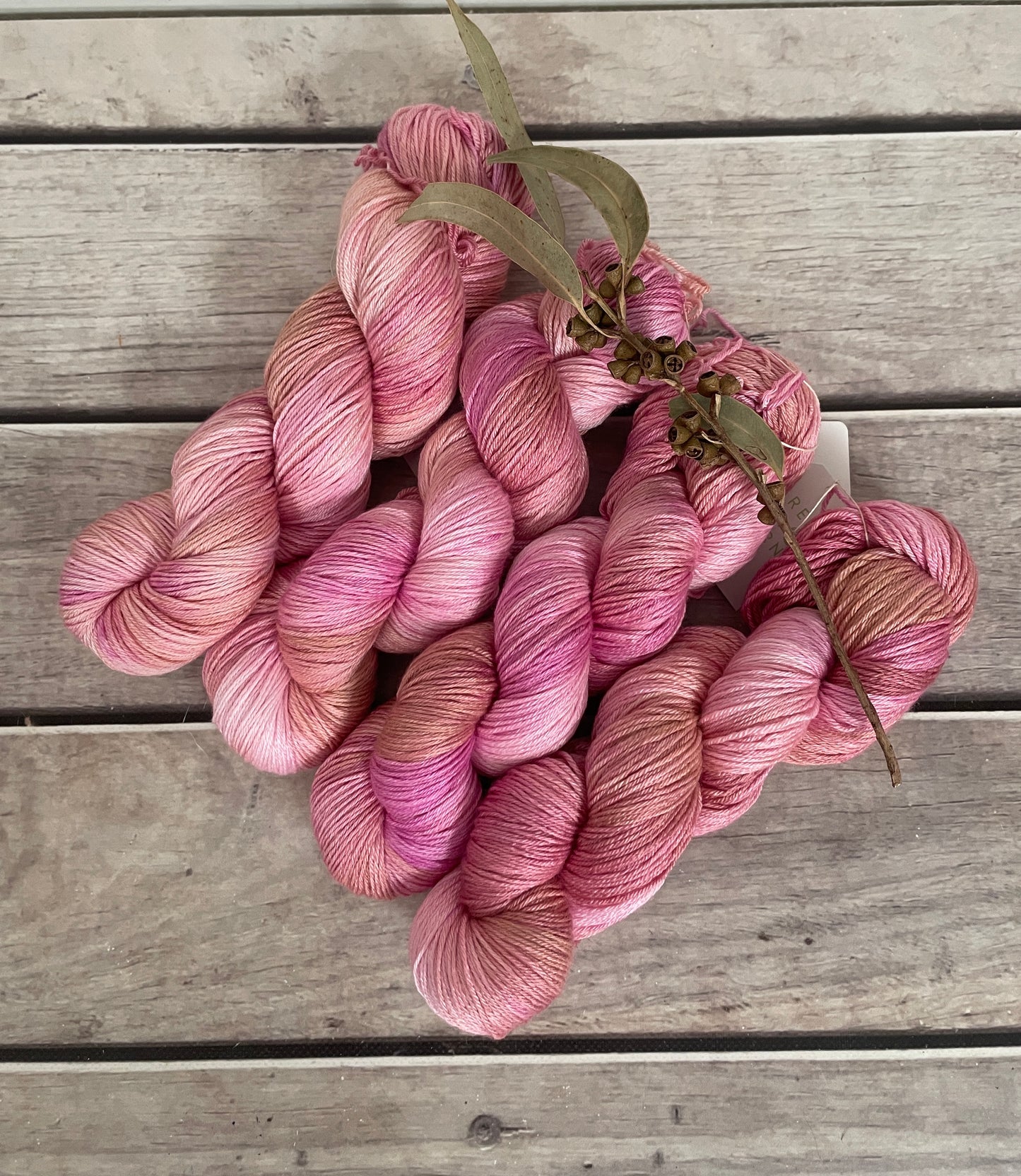 Dragons Gold - 4ply/fingering - silk and merino yarn - Jasmine 4