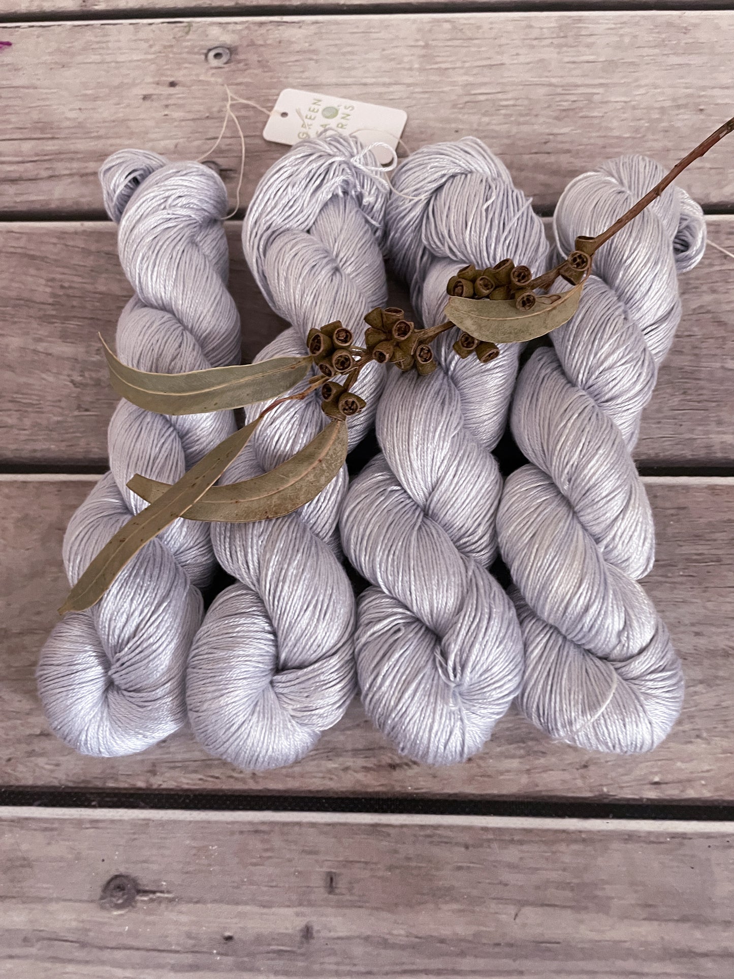 Moonlit - 4 ply in Mulberry silk - Pekoe f