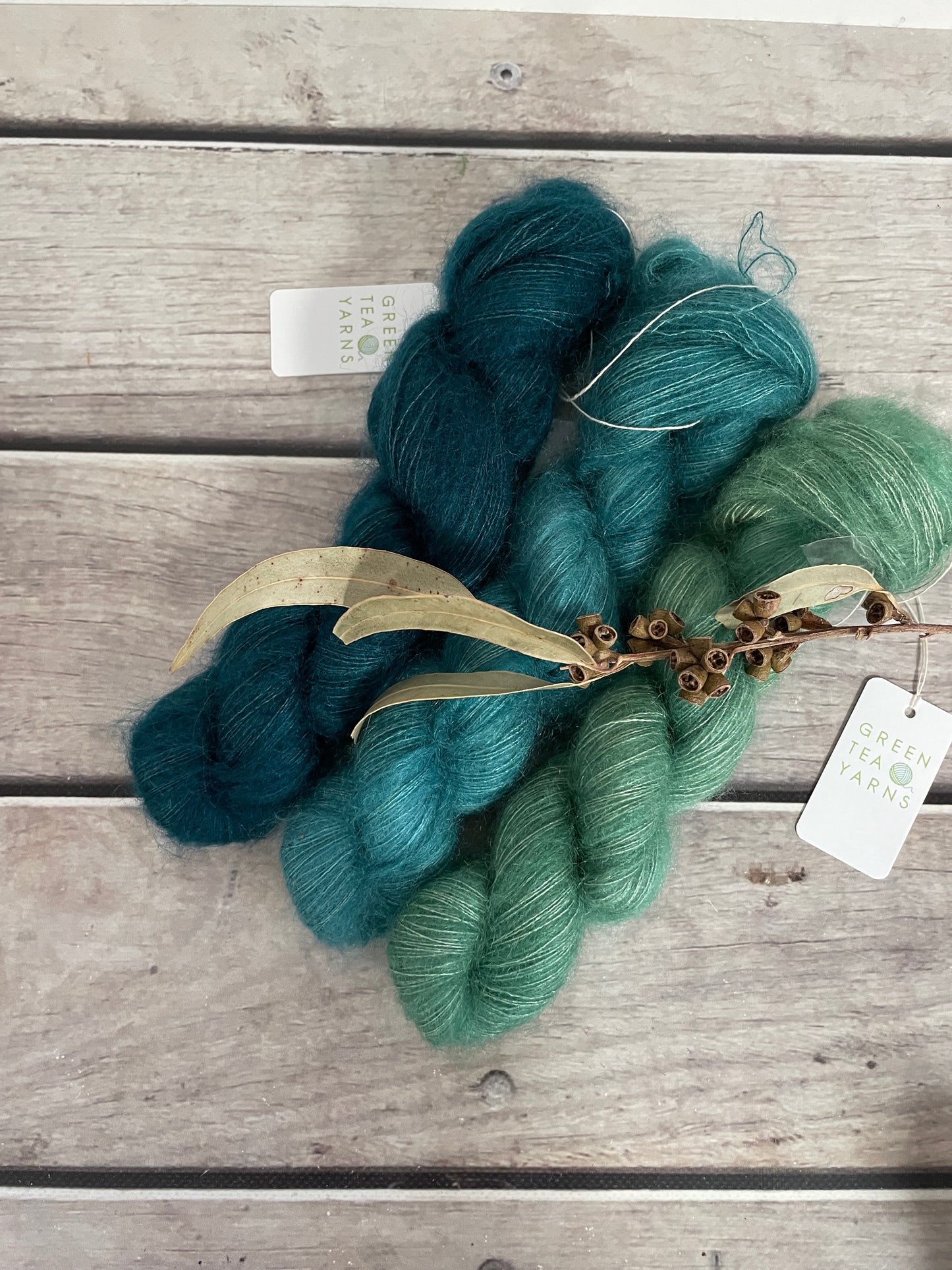 The Phoenix Tail - Silk/Mohair - 2 ply - Shui Yun