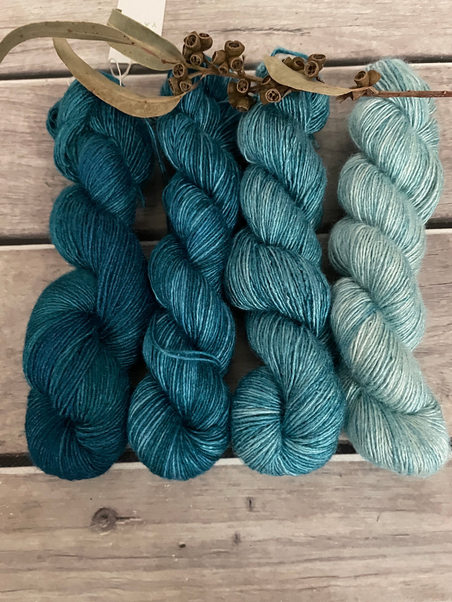 Murmurs fade - 4 ply Tussah silk singles - Sulkazura