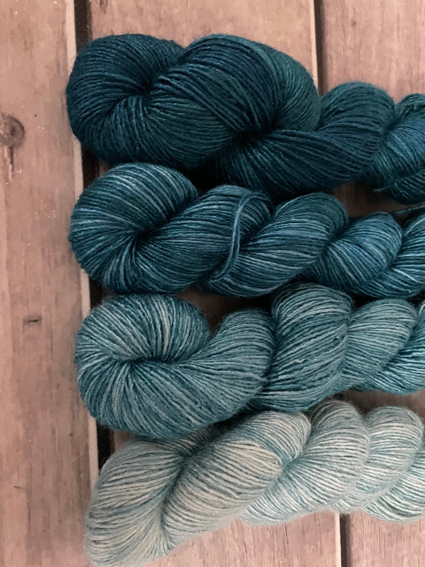 Murmurs fade - 4 ply Tussah silk singles - Sulkazura