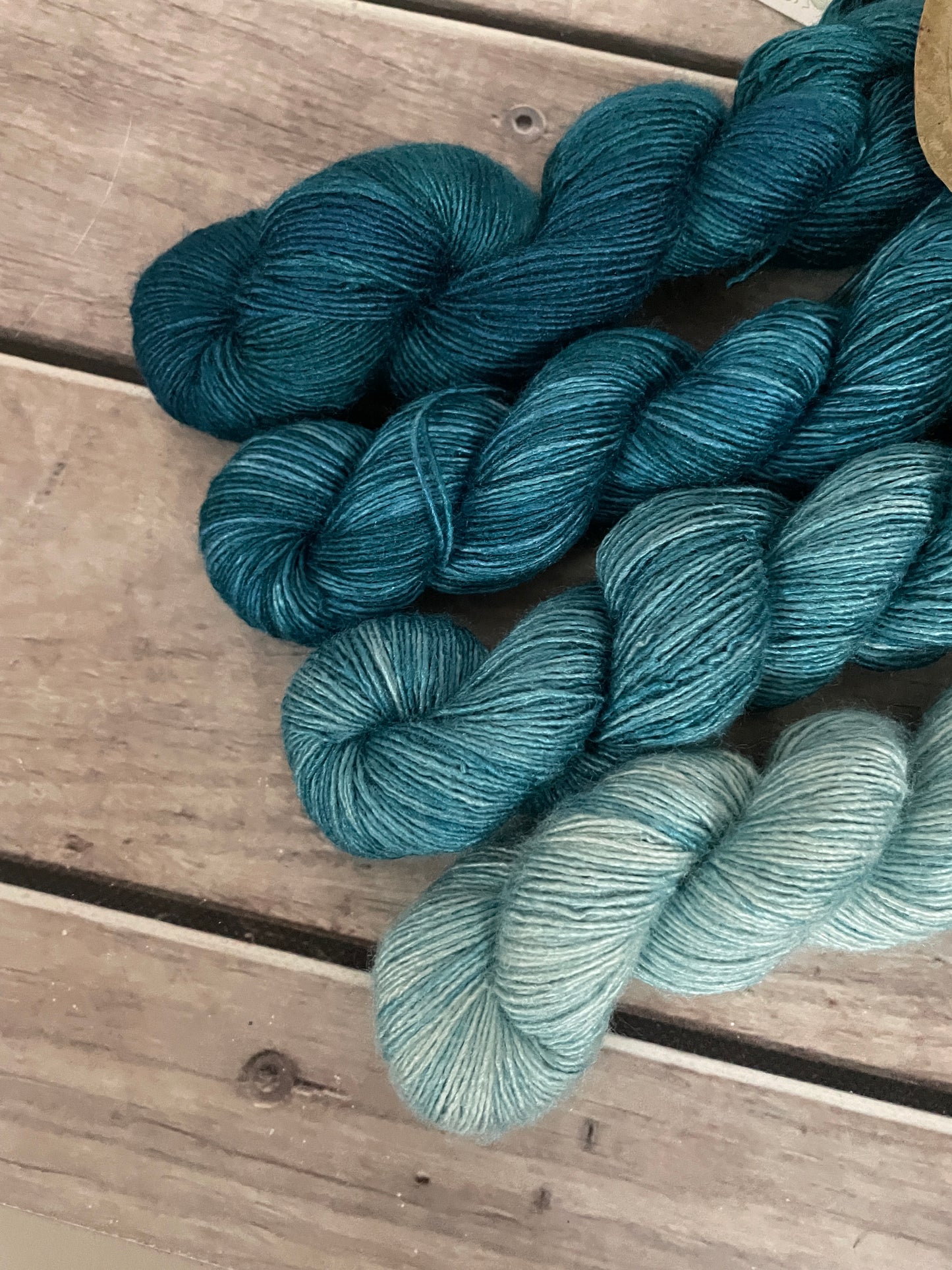 Murmurs fade - 4 ply Tussah silk singles - Sulkazura