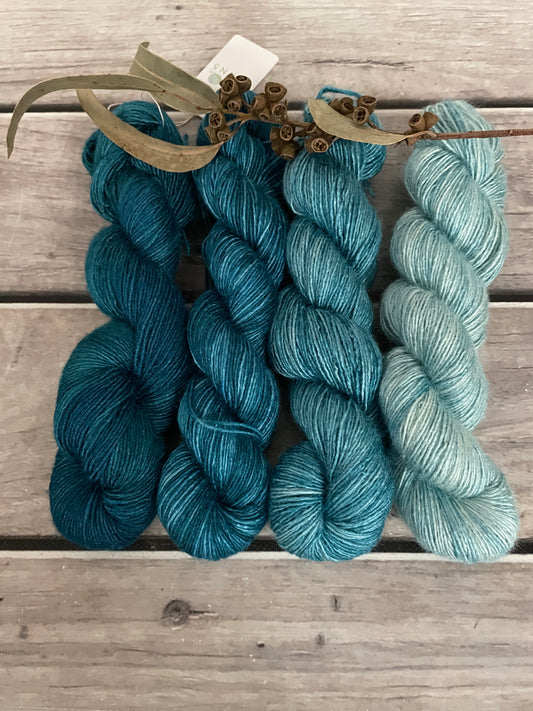 Murmurs fade - 4 ply Tussah silk singles - Sulkazura
