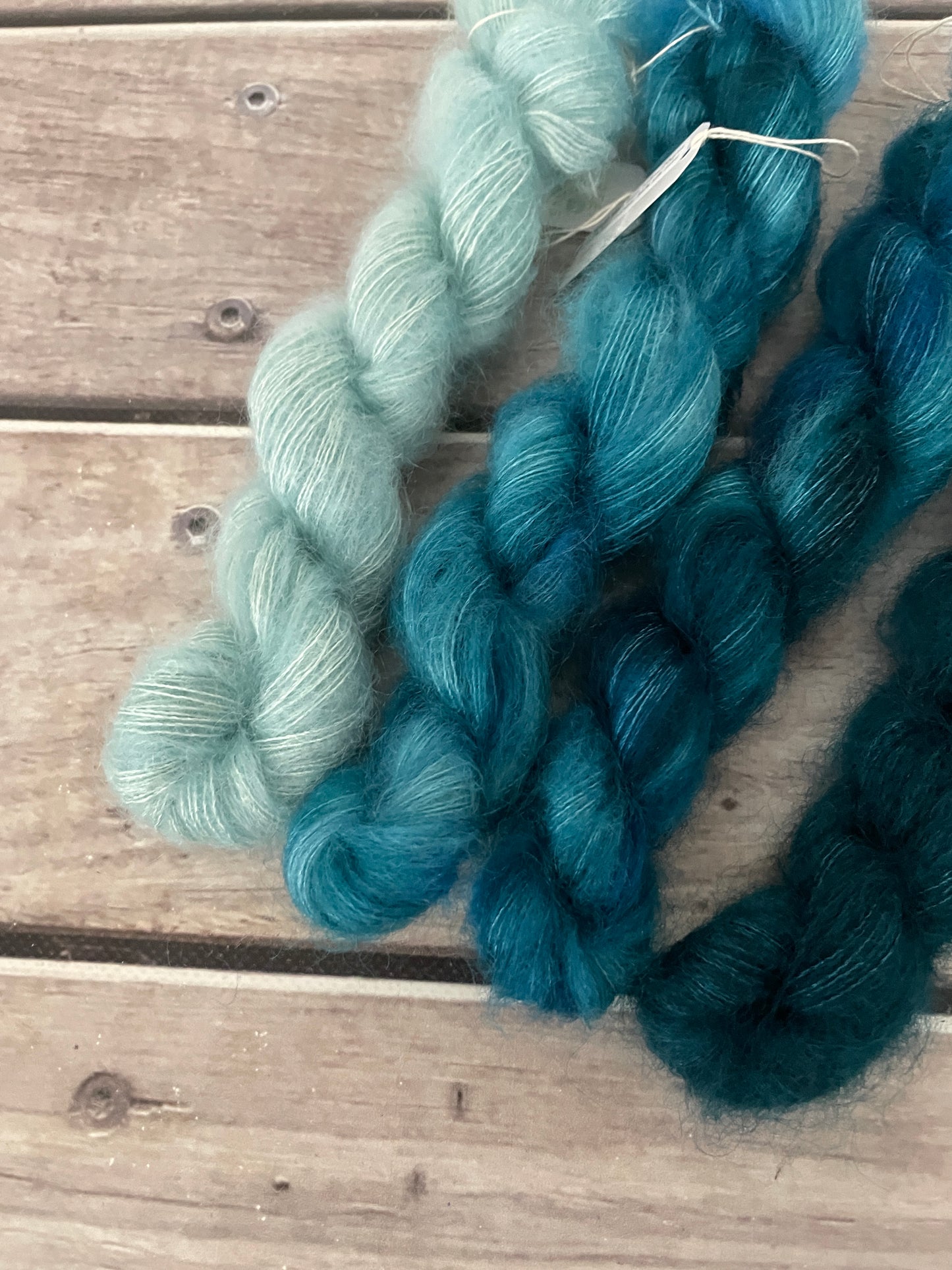 Murmurs fade in mini skeins - Shui Yun