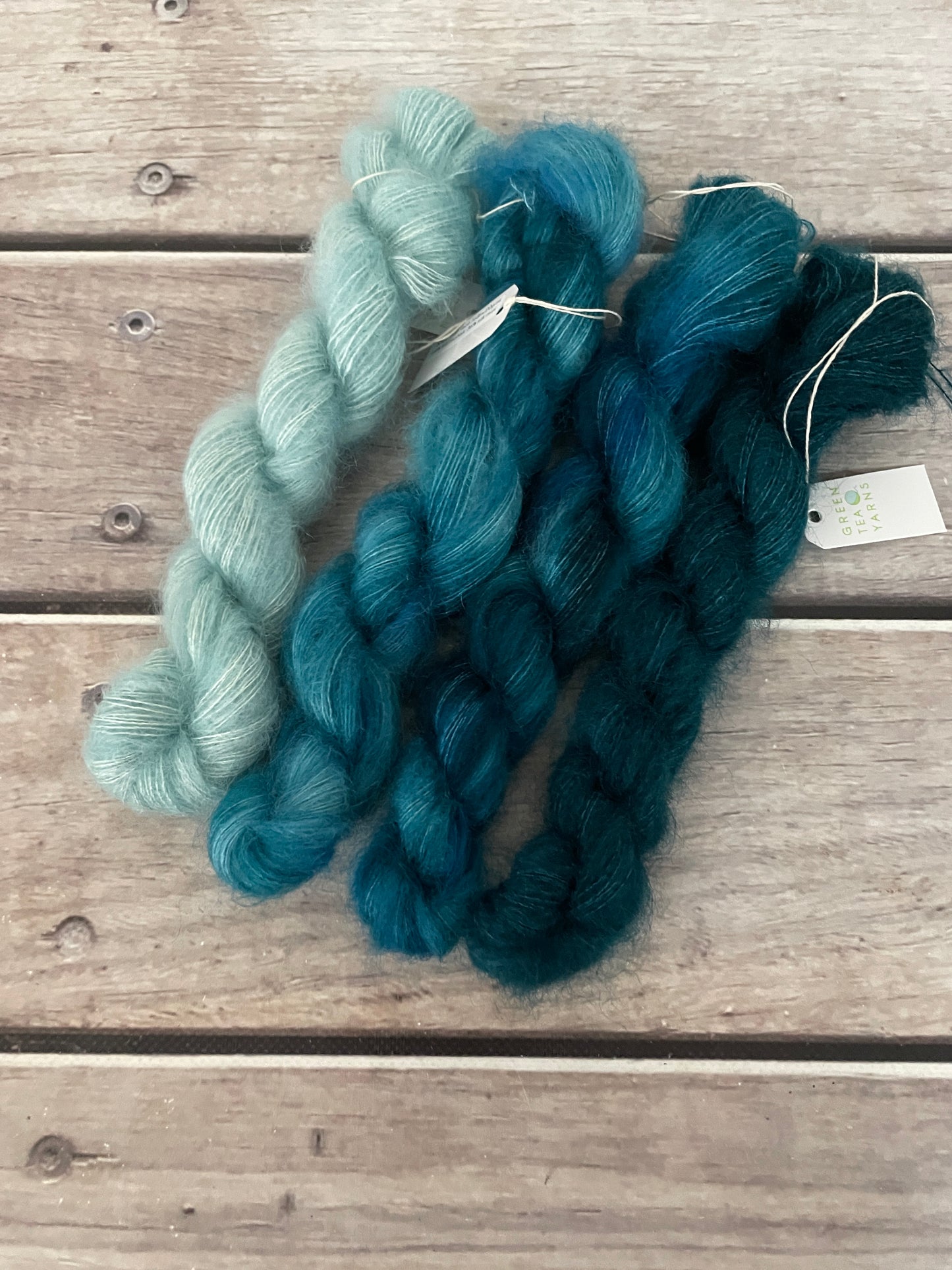 Murmurs fade in mini skeins - Shui Yun