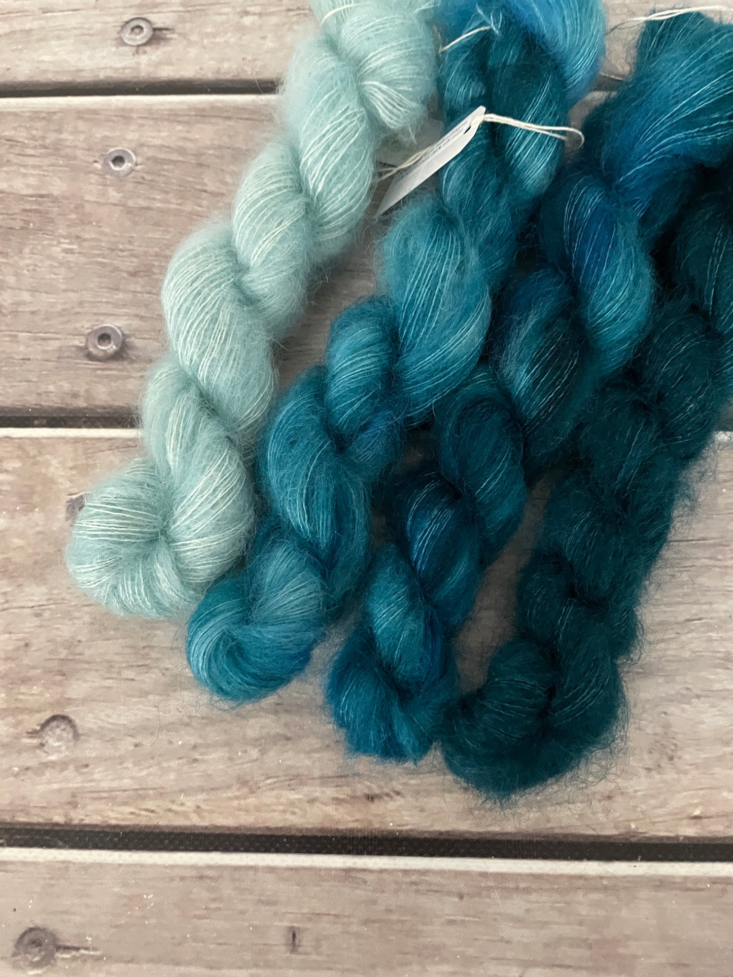 Murmurs fade in mini skeins - Shui Yun