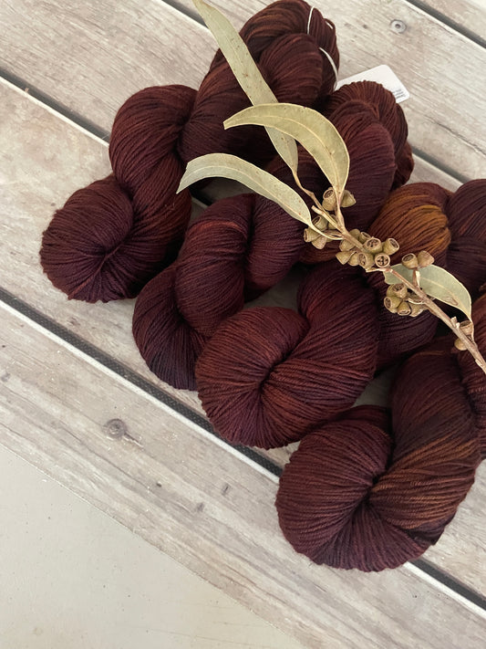 Chestnut ooak - 4 ply merino/nylon sock yarn - Darjeeling f