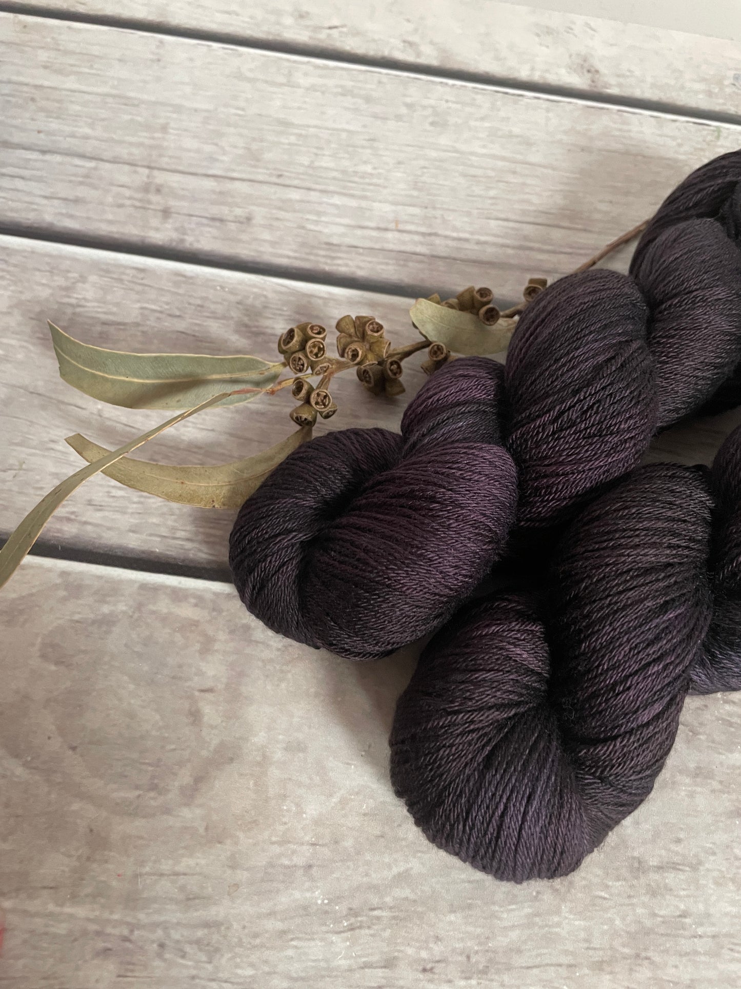 Blackcurrant - 4ply/fingering - silk and merino yarn - Jasmine 4