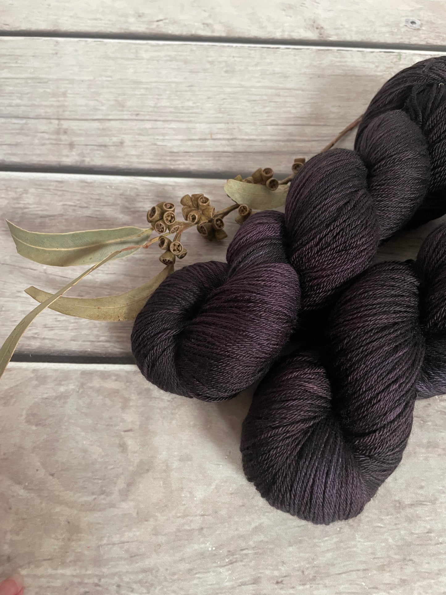 Blackcurrant - 4ply/fingering - silk and merino yarn - Jasmine 4