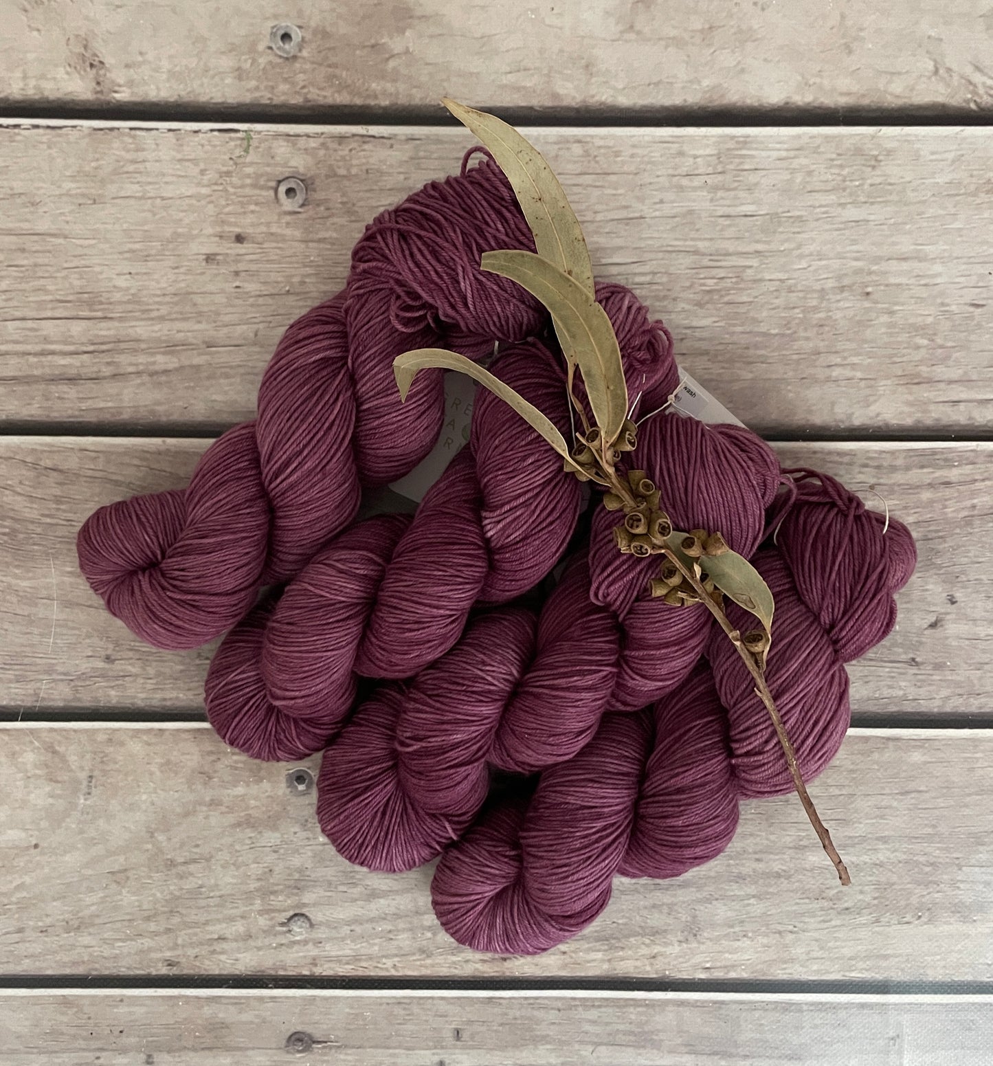 Grapeskins ooak - sock yarn in merino and nylon - Darjeeling