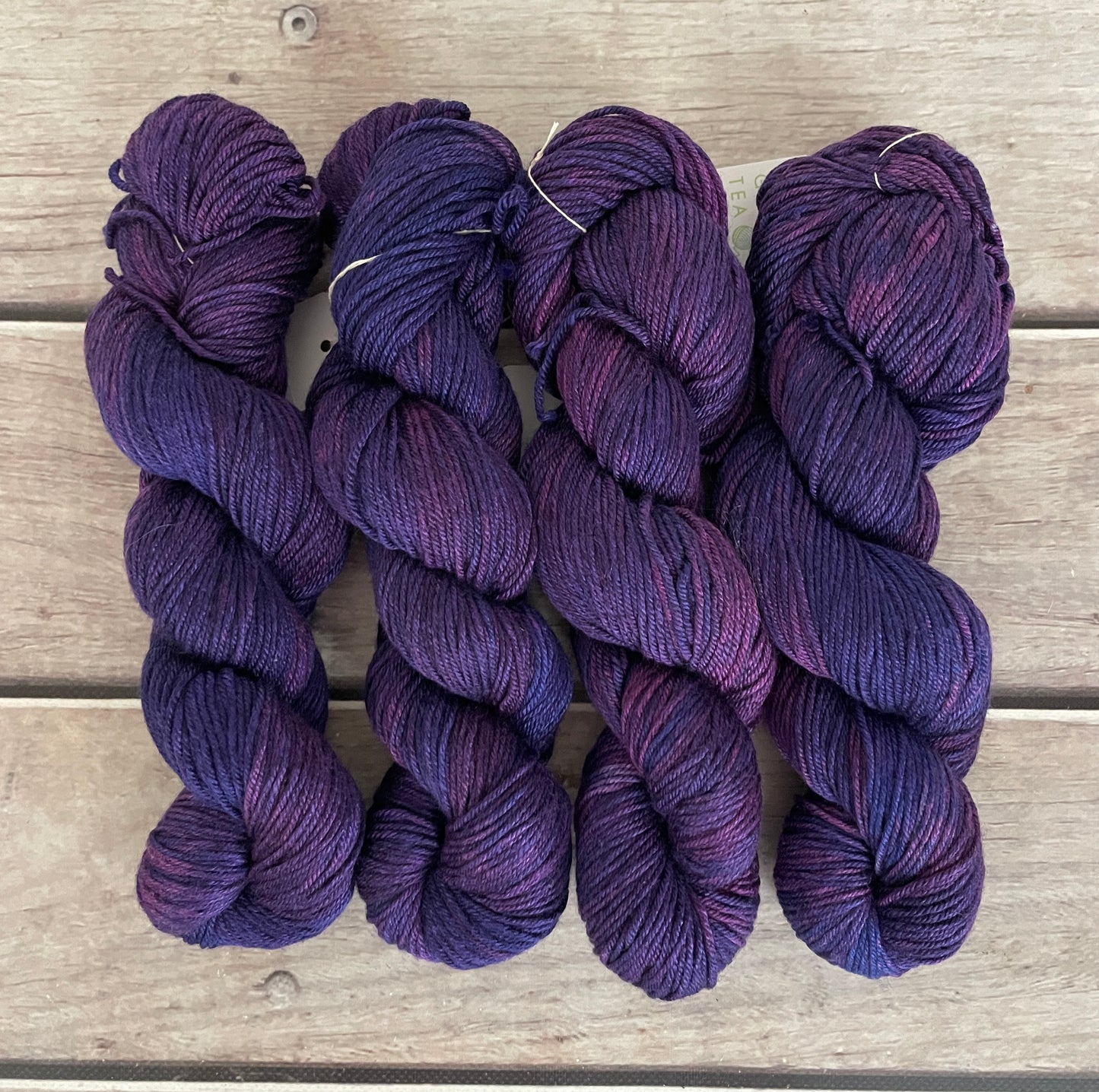 Raven's Velvet - Jasmine 8 yarn - 8 ply