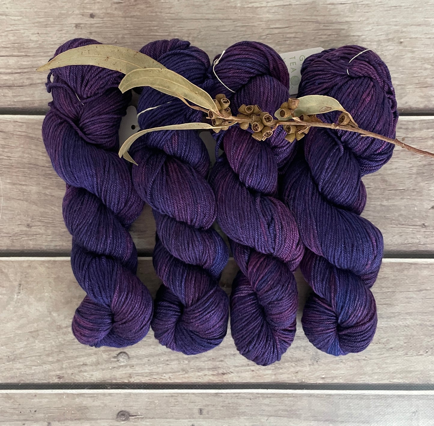Raven's Velvet - Jasmine 8 yarn - 8 ply