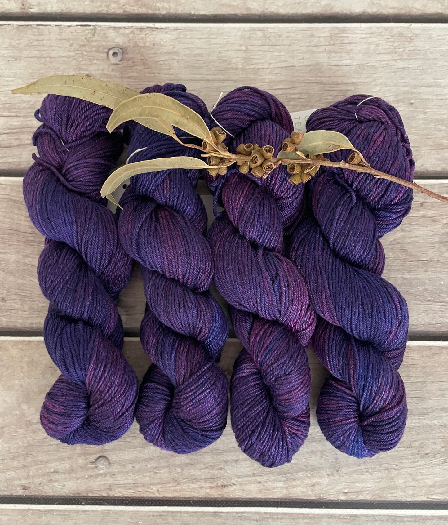 Raven's Velvet - Jasmine 8 yarn - 8 ply