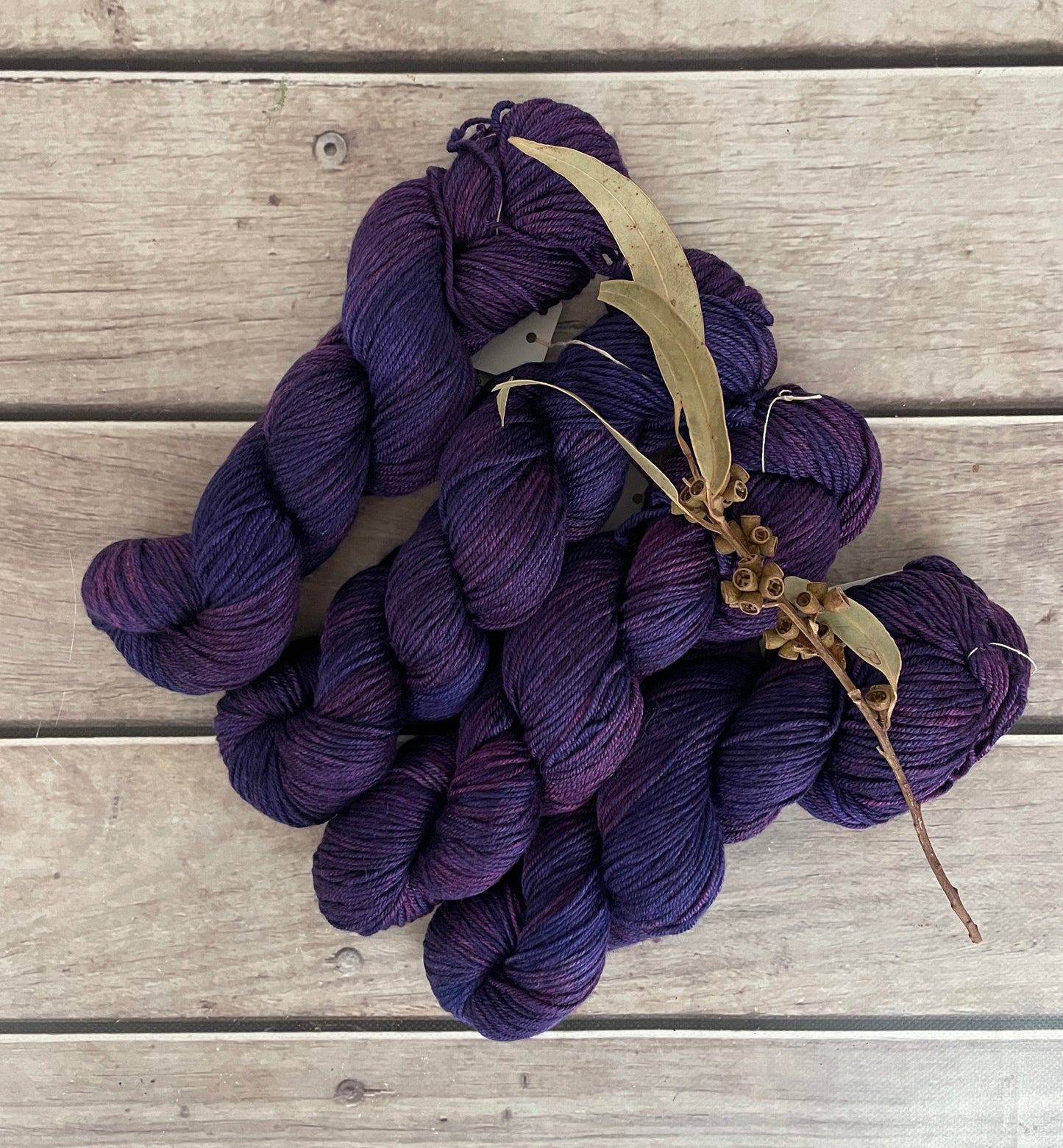 Raven's Velvet - Jasmine 8 yarn - 8 ply