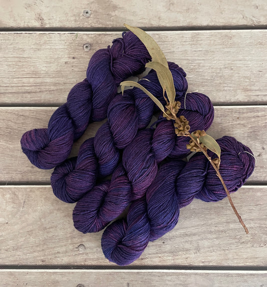 Raven's Velvet - Jasmine 8 yarn - 8 ply