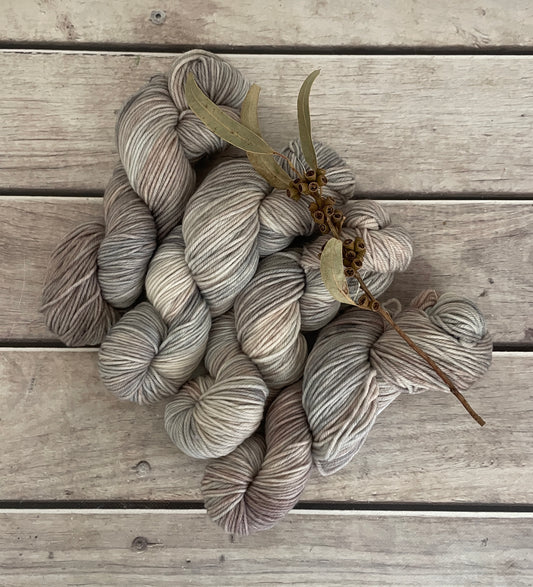 Oysters - Darjeeling DK sock yarn - 8 ply