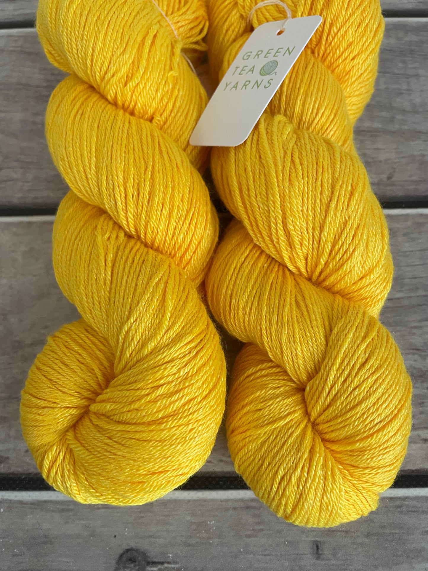 Yolk ooak - Merino/silk - 4 Ply - Jasmine