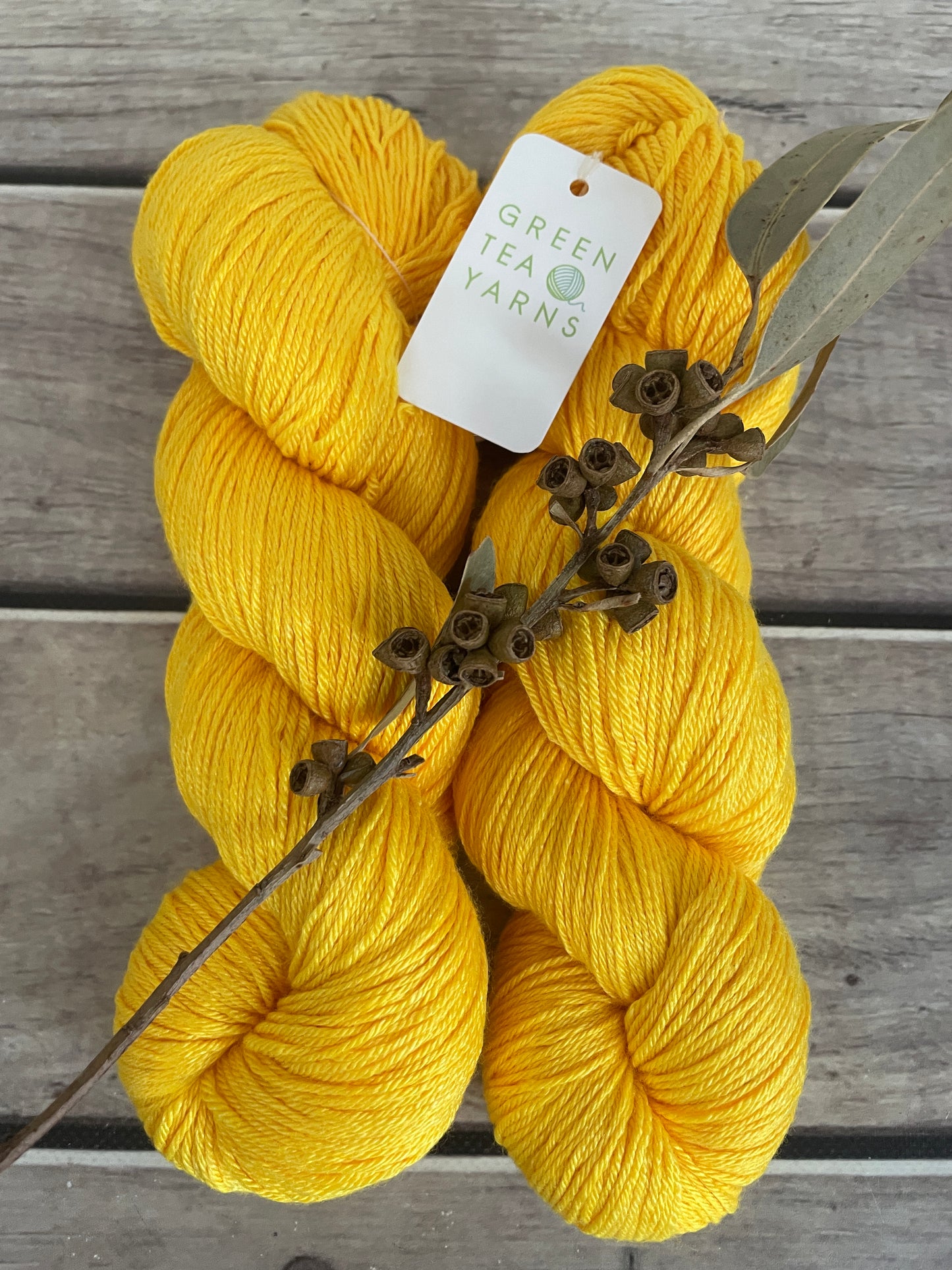 Yolk ooak - Merino/silk - 4 Ply - Jasmine