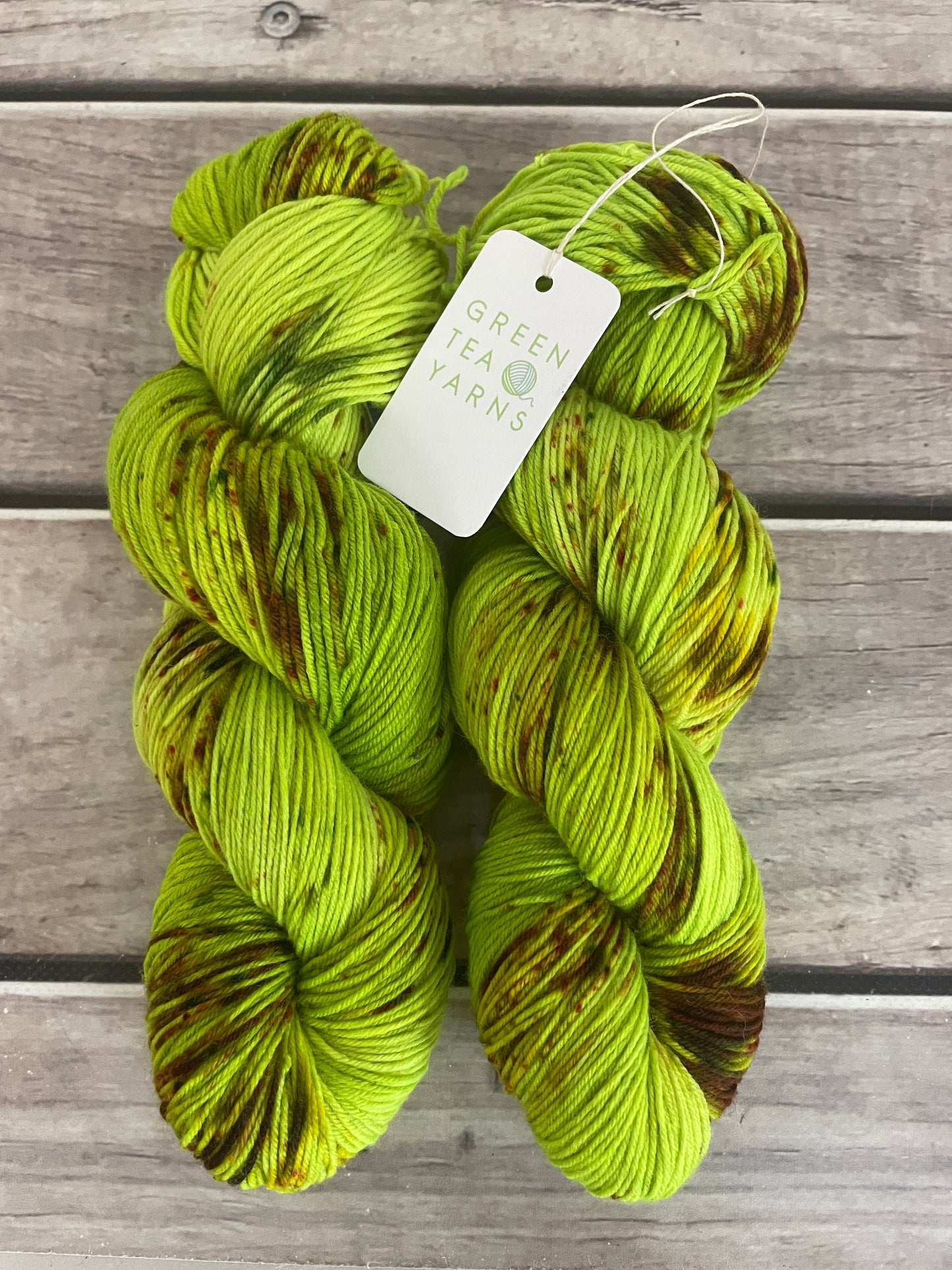 Speckled Leaf ooak - 4 ply sock yarn in merino and nylon - Darjeeling 4