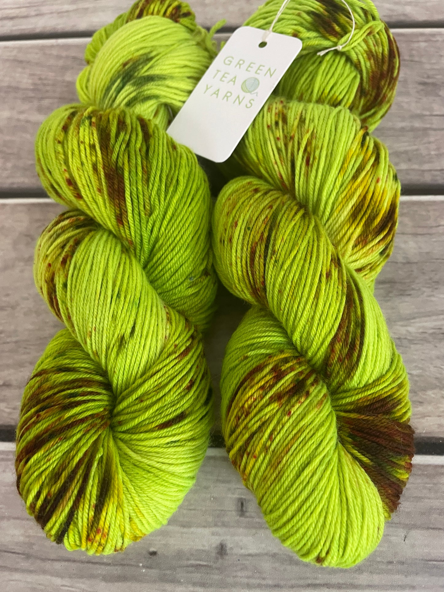 Speckled Leaf ooak - 4 ply sock yarn in merino and nylon - Darjeeling 4