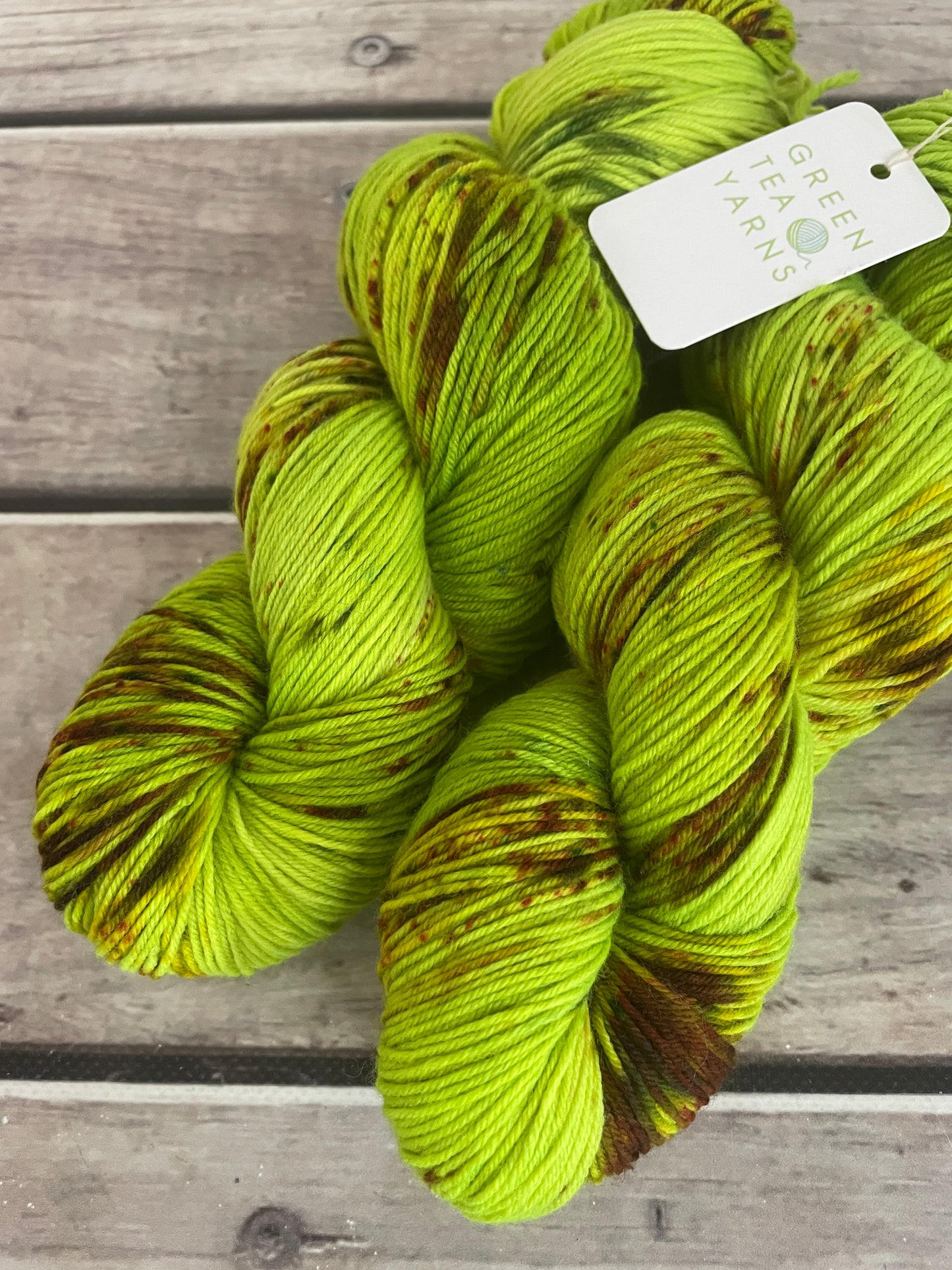 Speckled Leaf ooak - 4 ply sock yarn in merino and nylon - Darjeeling 4