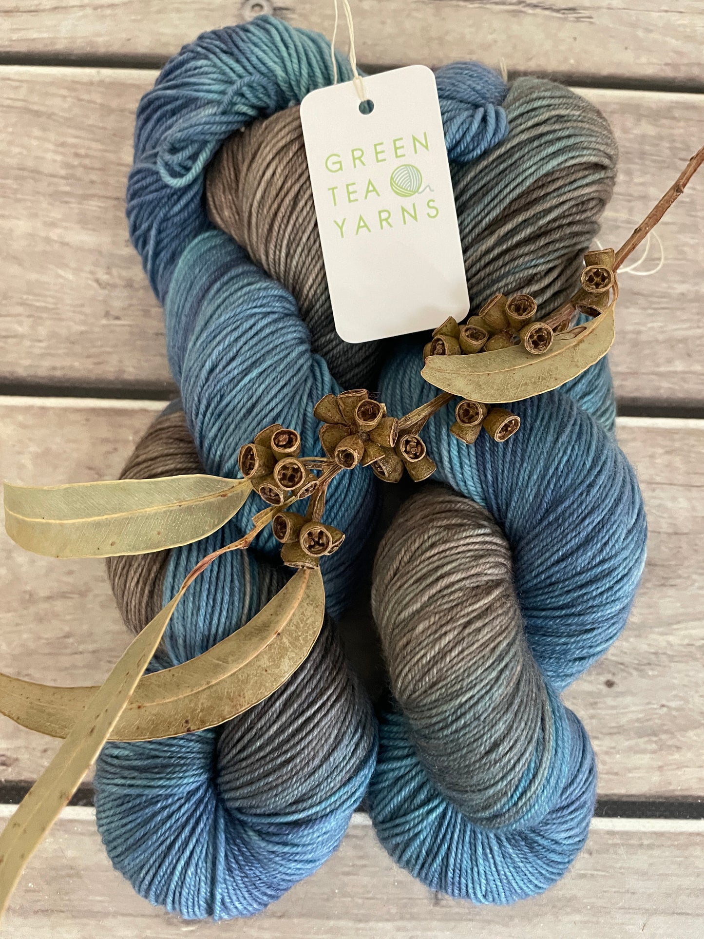 Intertidal ooak - 4 ply sock yarn in merino and nylon - Darjeeling 4