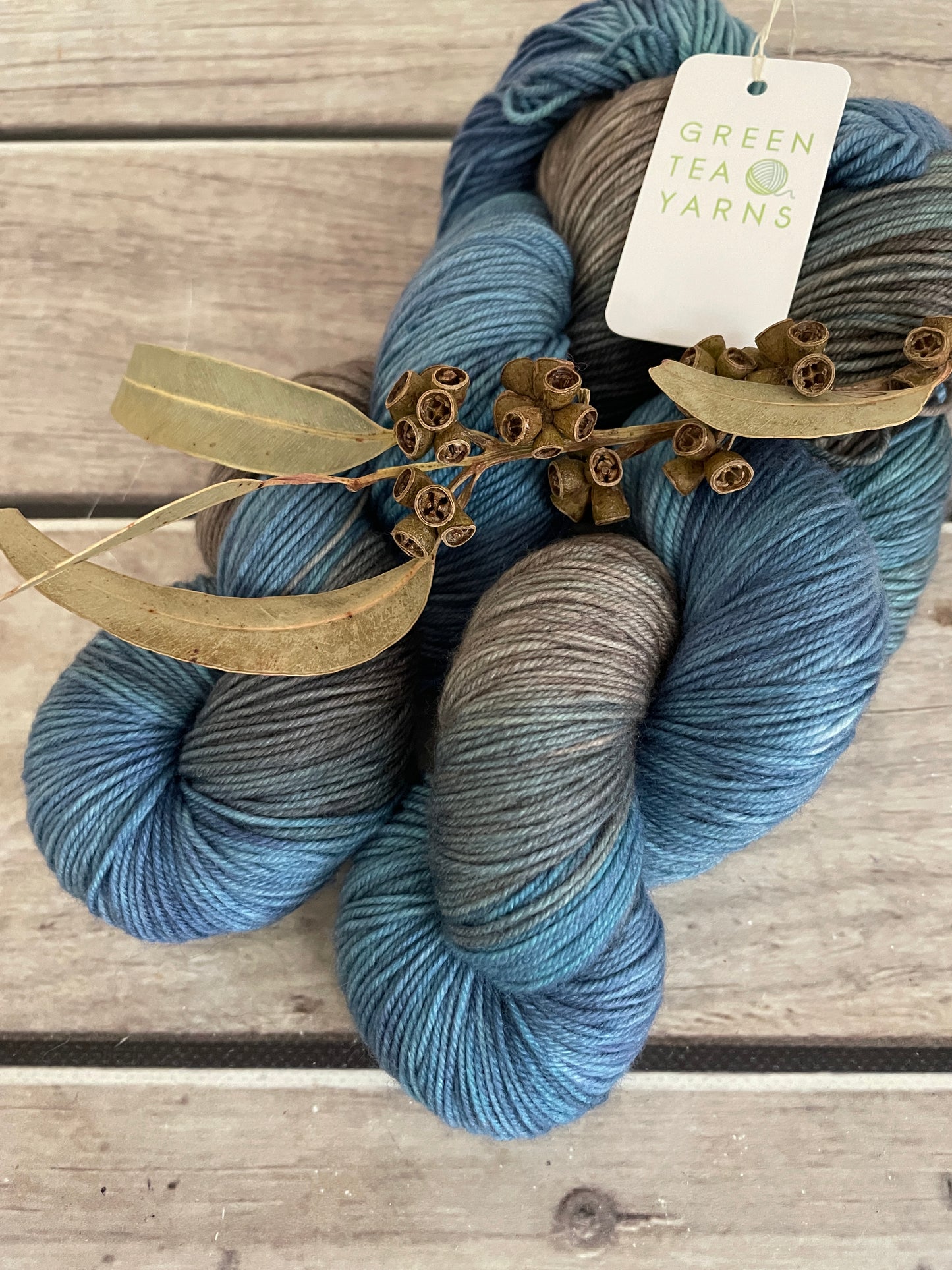 Intertidal ooak - 4 ply sock yarn in merino and nylon - Darjeeling 4