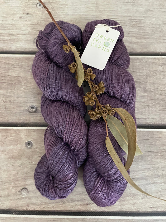Damson - 4ply/fingering - silk and merino yarn - Jasmine 4