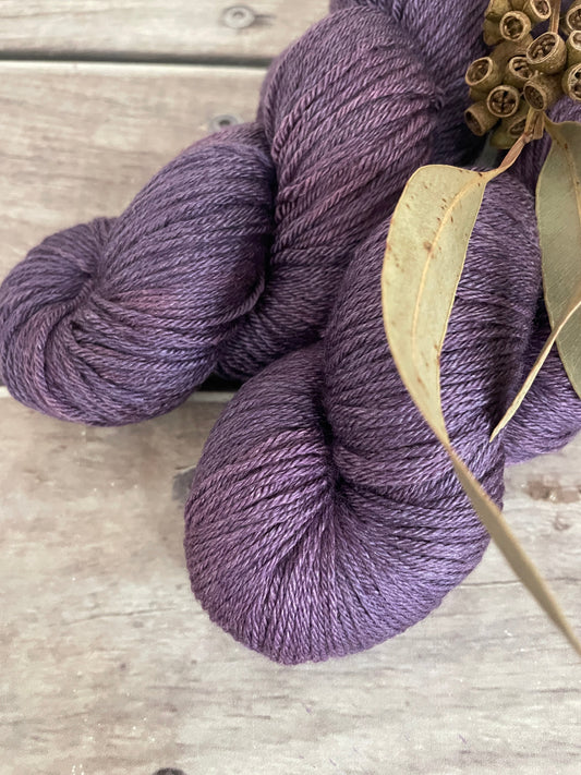 Damson OB - 4ply/fingering - silk/ merino yarn - Jasmine 4