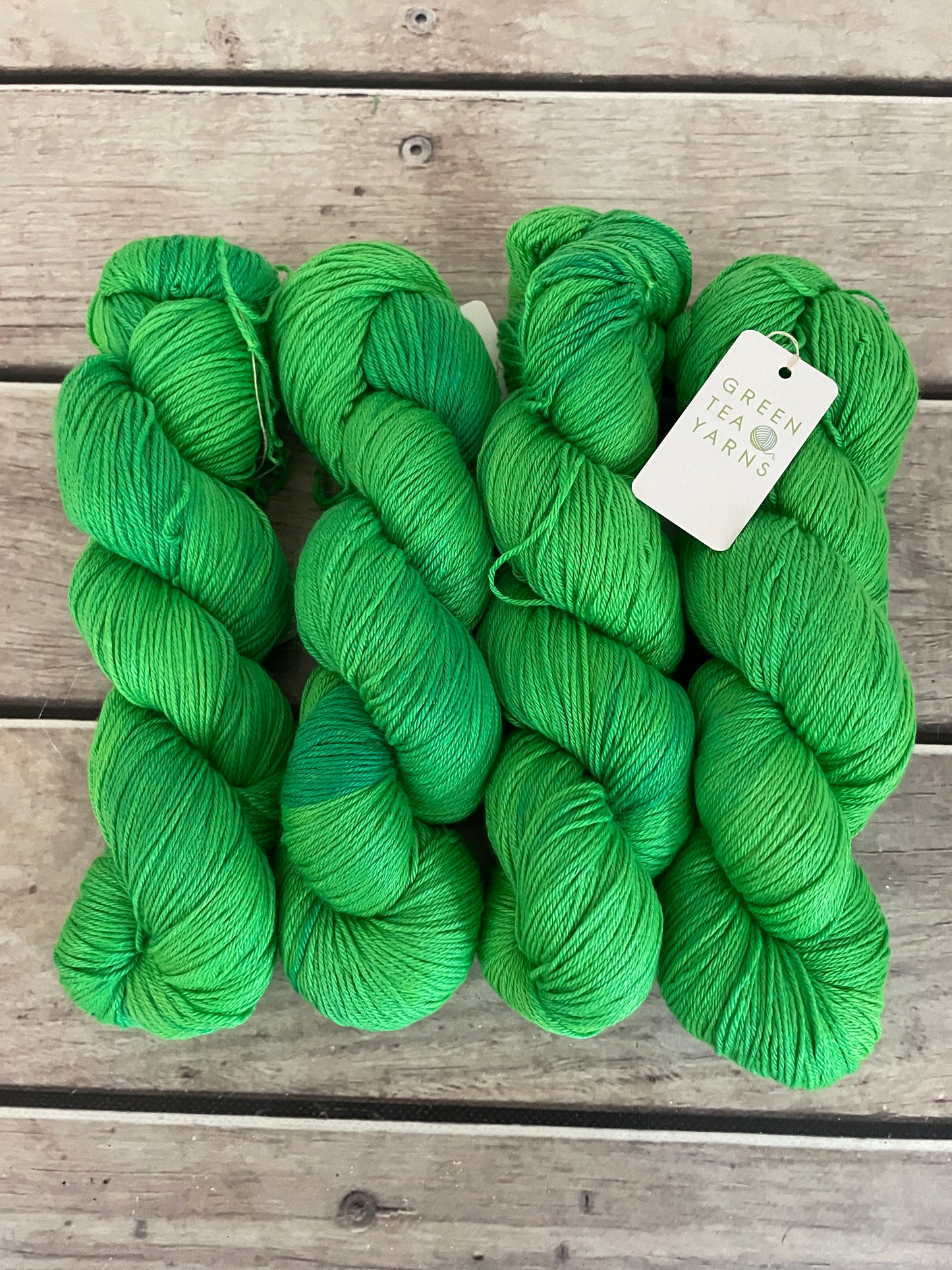 Get Seen Green ooak - Merino/silk - 4 Ply - Jasmine