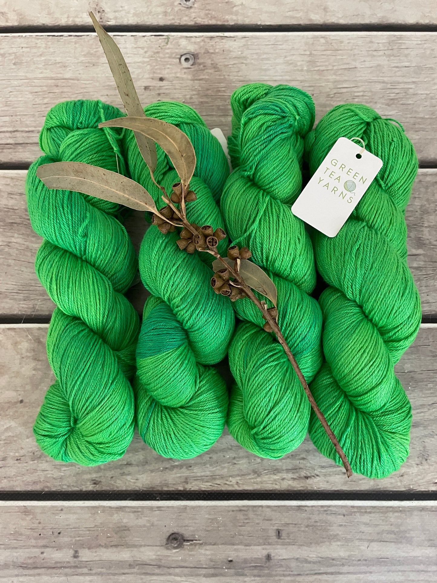 Get Seen Green ooak - Merino/silk - 4 Ply - Jasmine