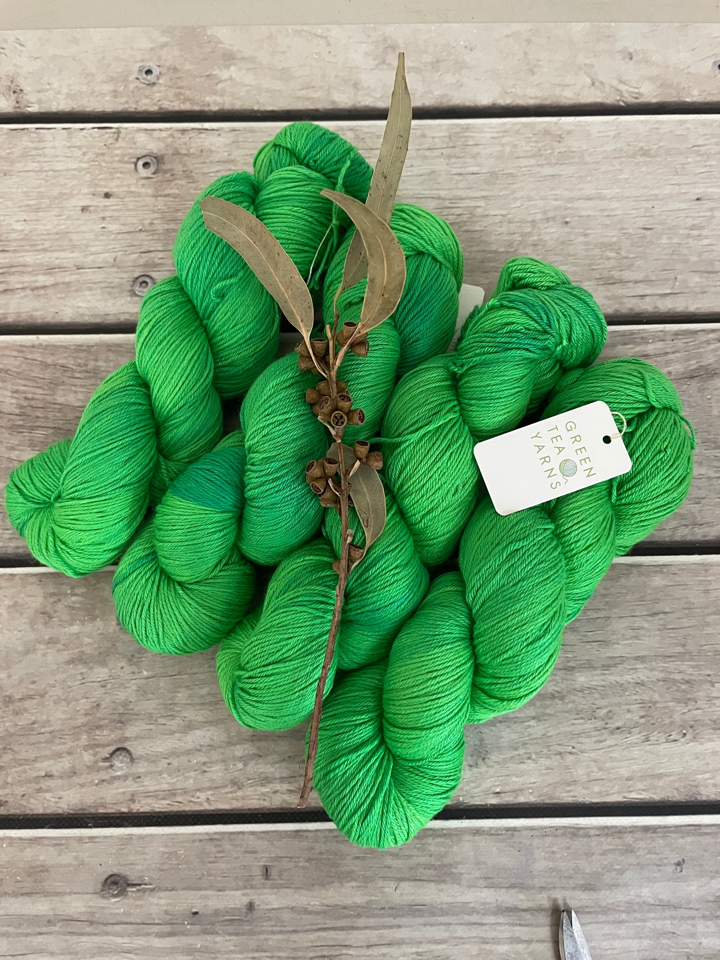 Get Seen Green ooak - Merino/silk - 4 Ply - Jasmine