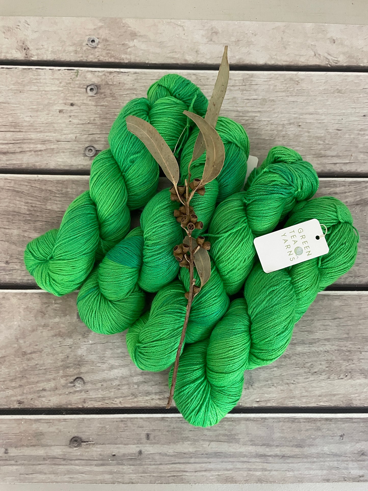 Get Seen Green ooak - Merino/silk - 4 Ply - Jasmine