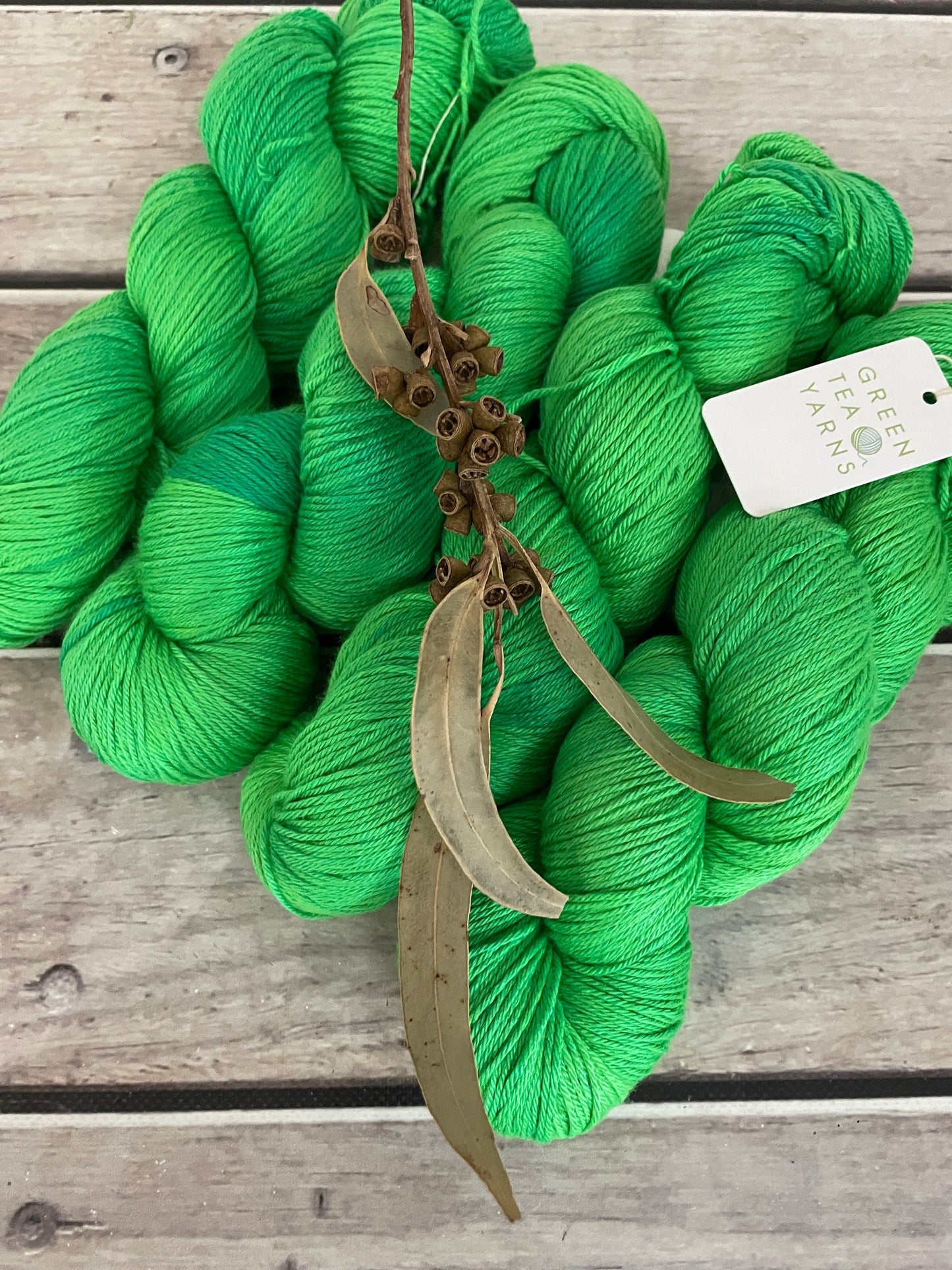 Get Seen Green ooak - Merino/silk - 4 Ply - Jasmine